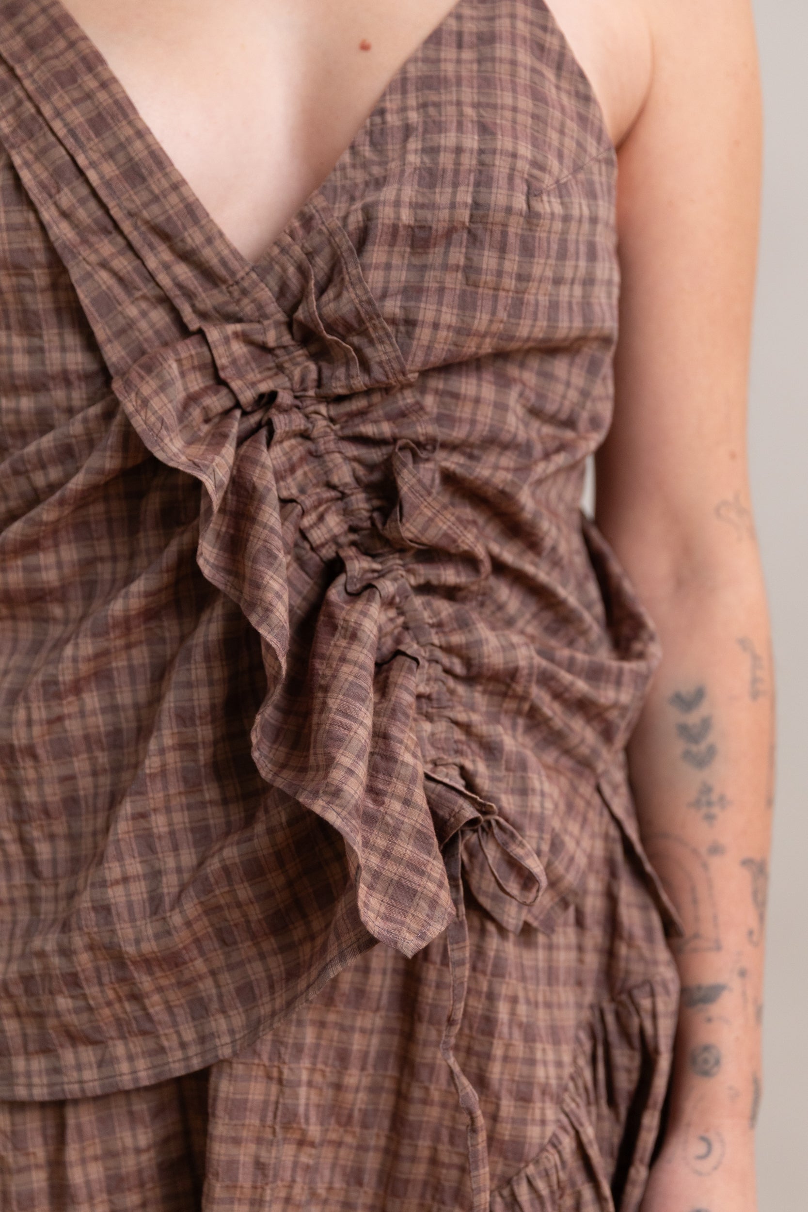 RUFFLE CAMISOLE TANK IN UMBER ORGANIC COTTON