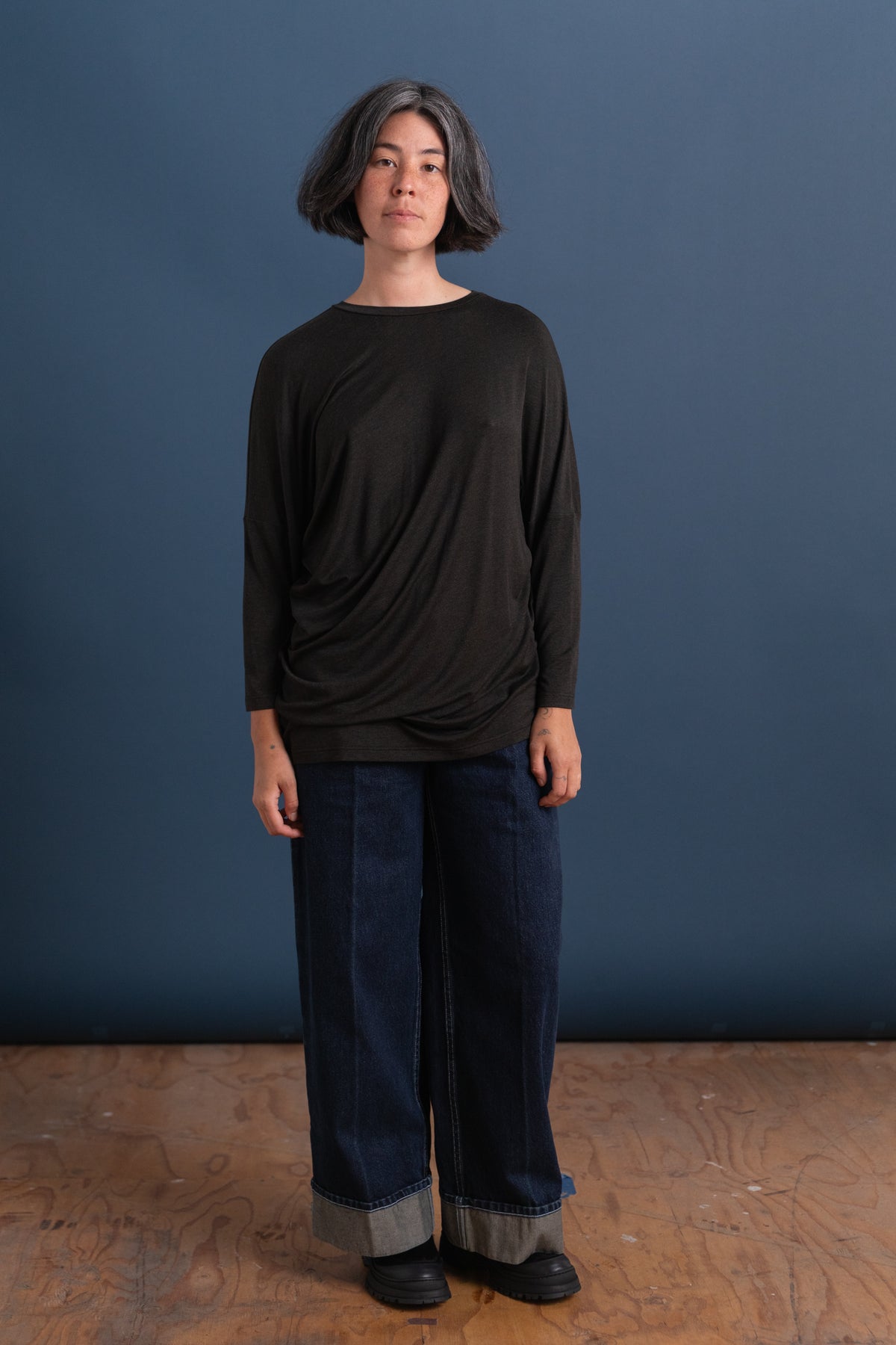 TWISTED JERSEY LONG SLEEVE IN CHARCOAL VISCOSE