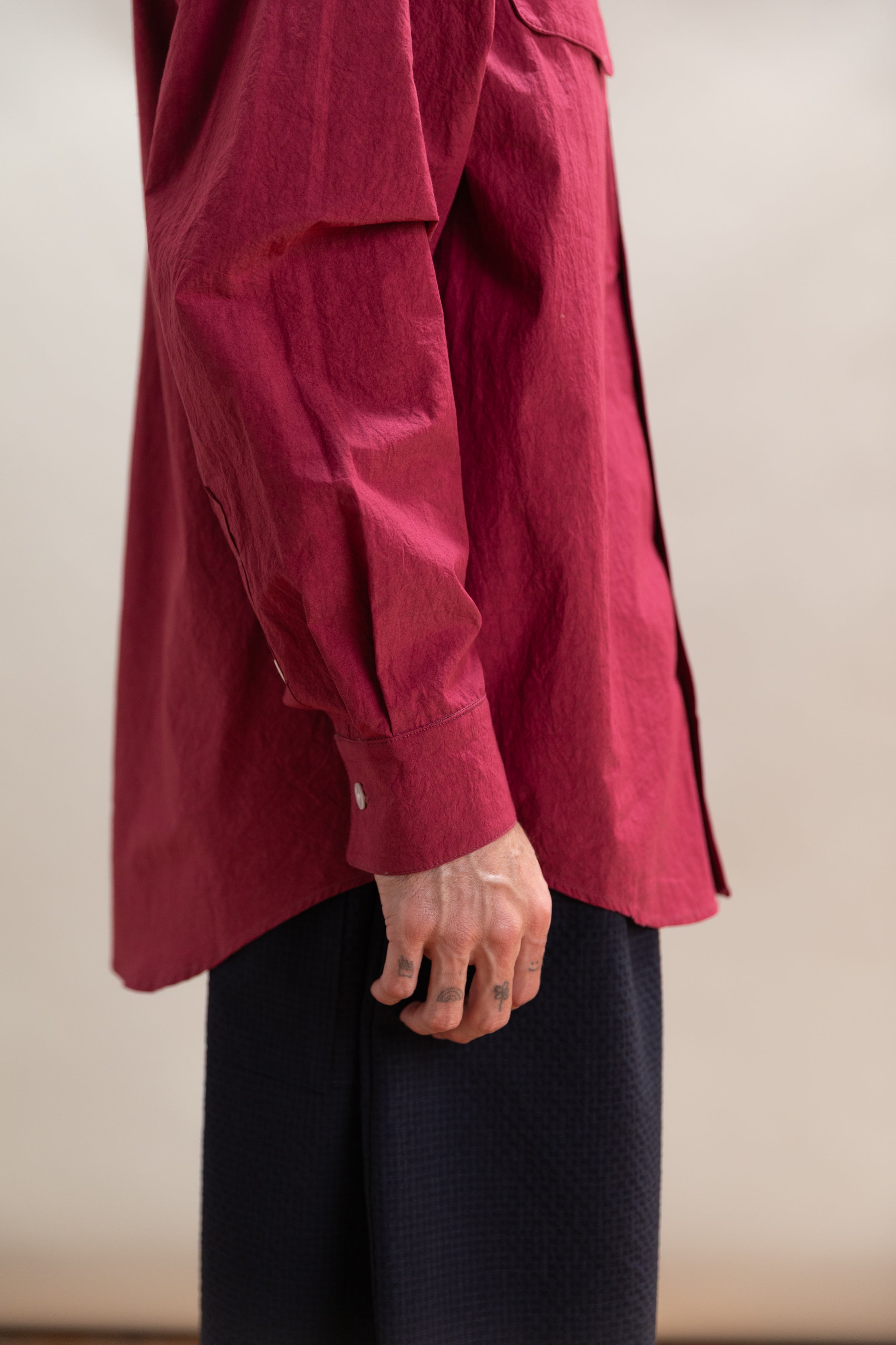 AIRPORT SHIRT IN BORDEAUX COTTON/LINEN TYPWRITER CLOTH