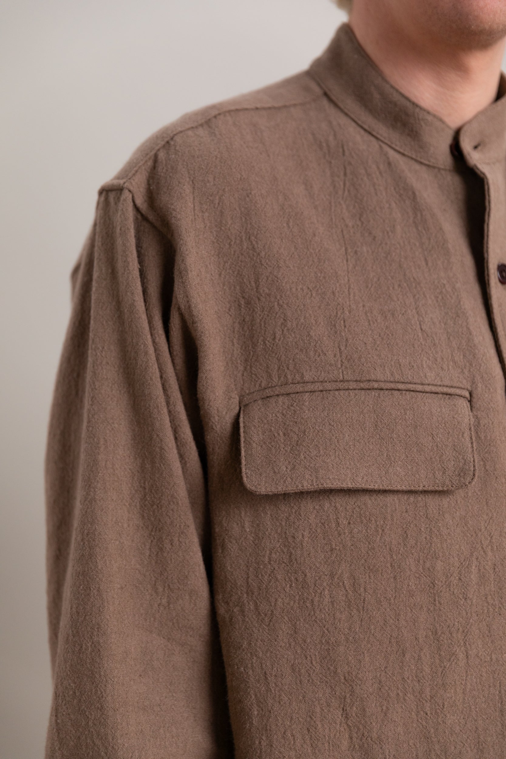 AIRPORT SHIRT IN MOCHA WOOL LINEN