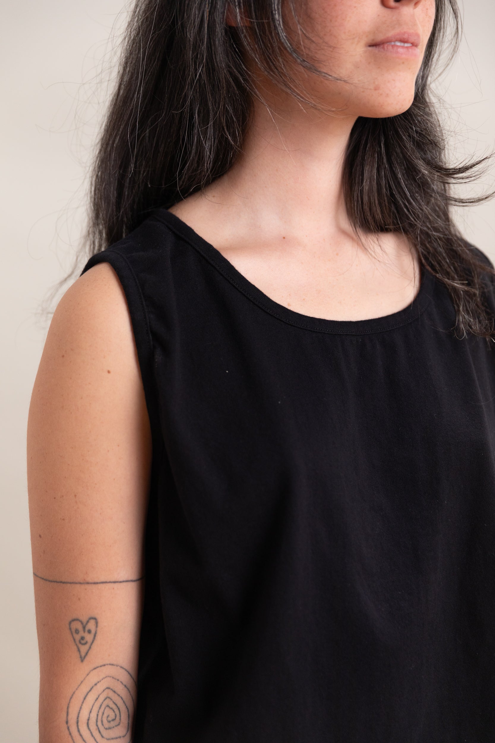 WIDE TANK IN BLACK