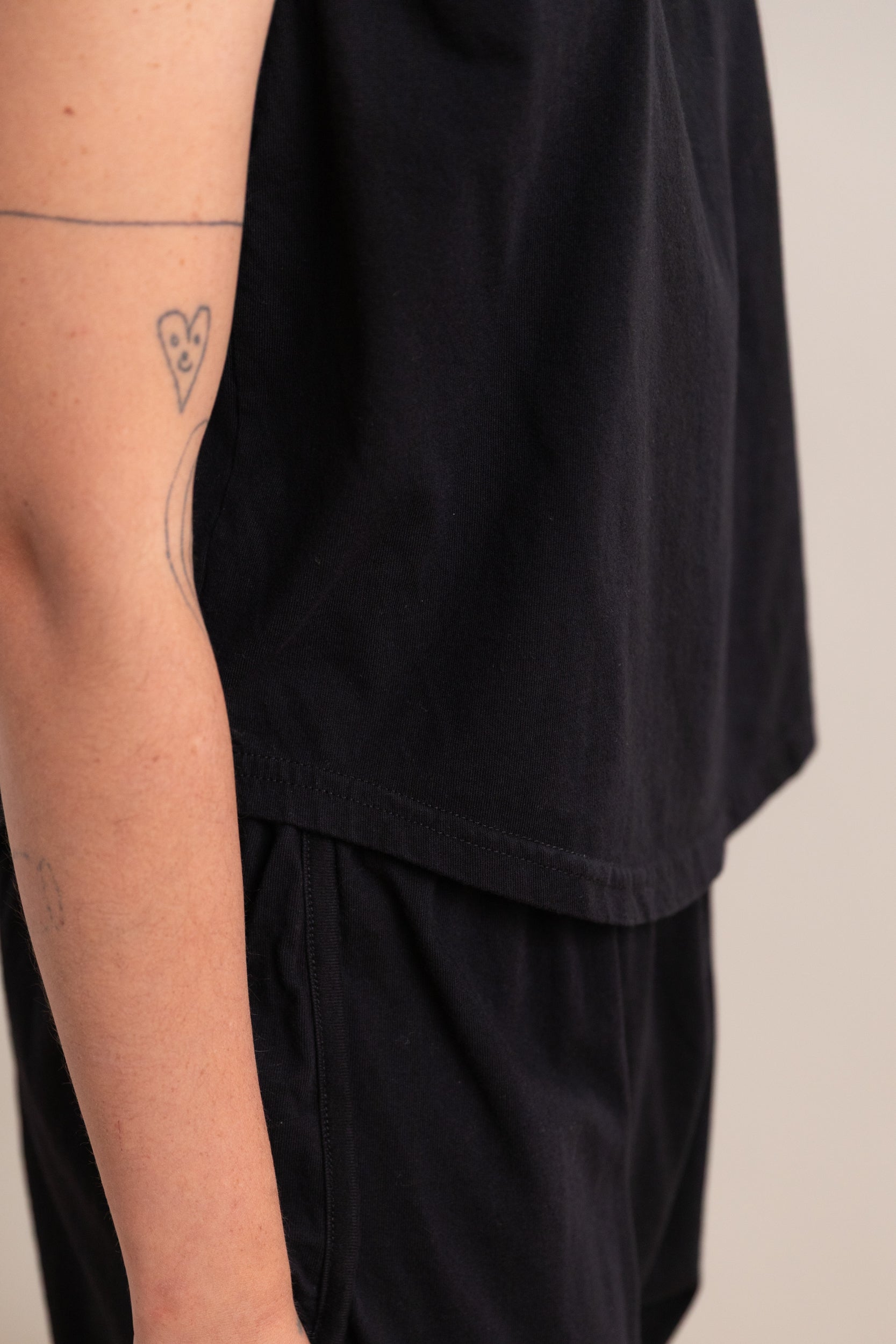 WIDE TANK IN BLACK