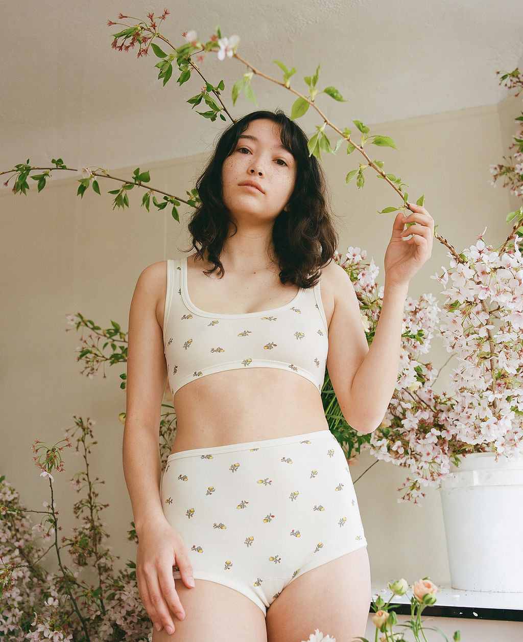 WIDE-STRAP BRA IN YELLOW CALICO