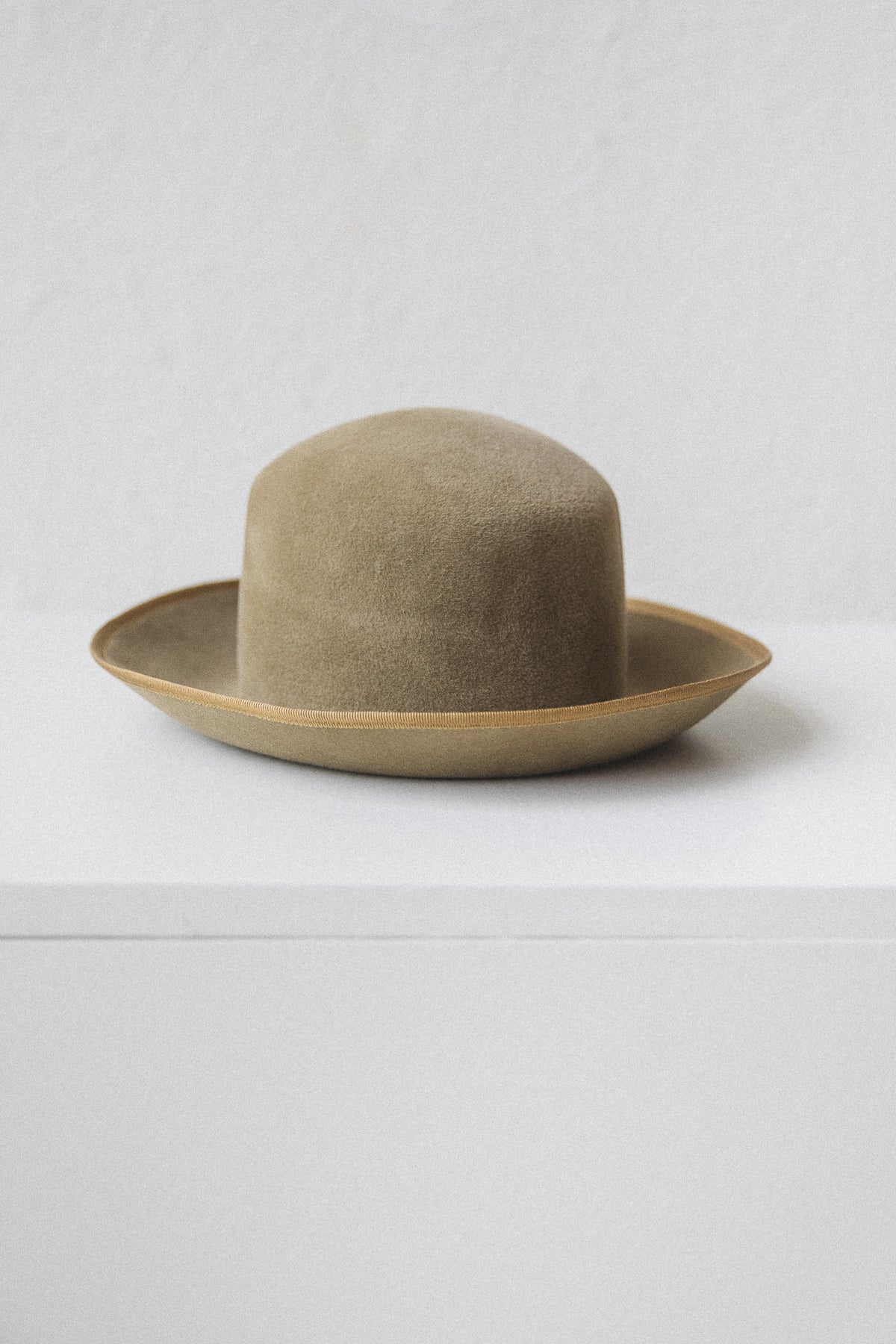 CASSIE IN VELOUR FELT