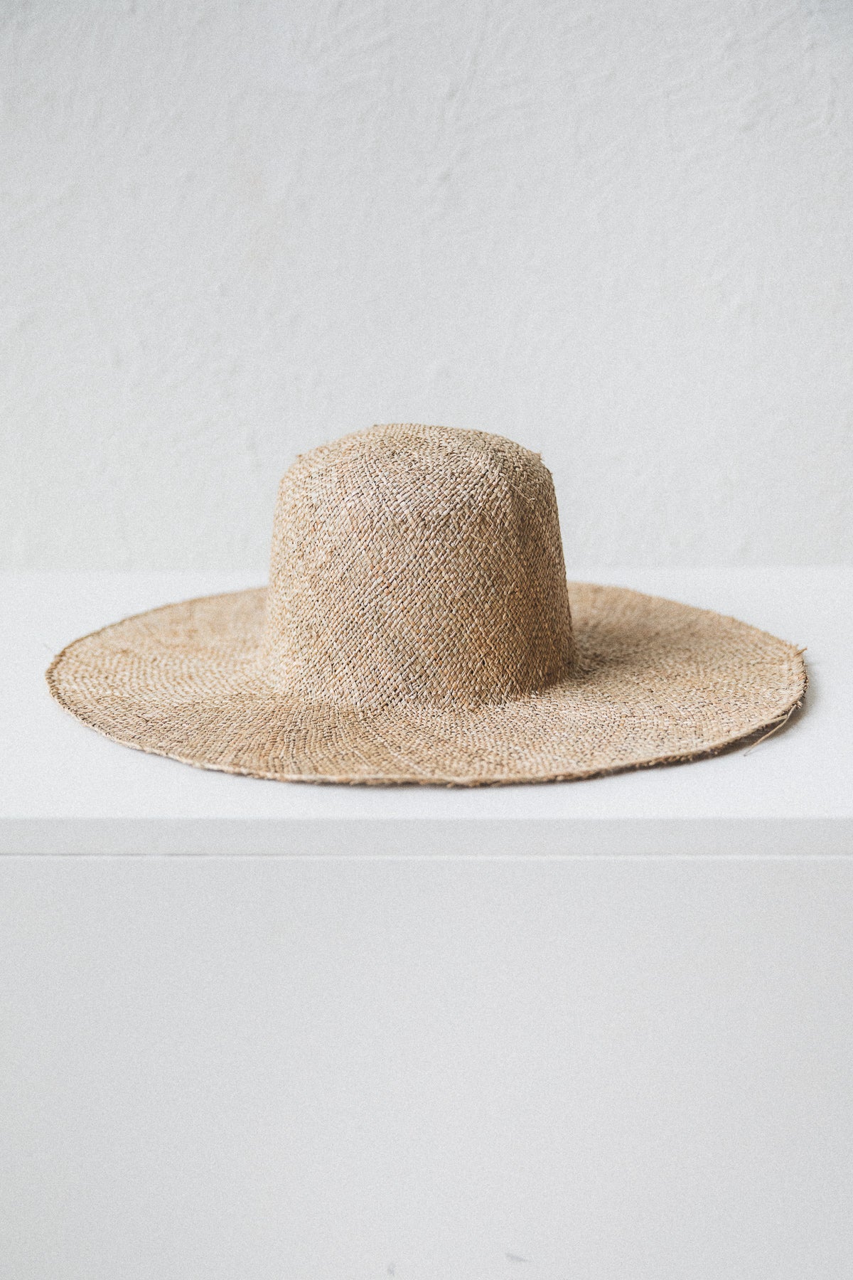OPTIMO PACKABLE HAT IN SEAGRASS STRAW