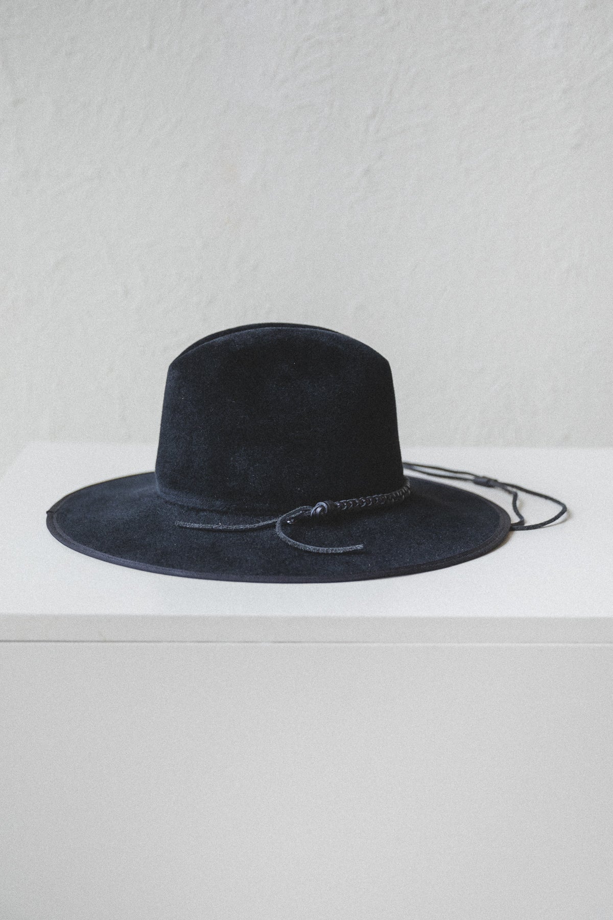 SAVOY WITH LINDQUIST GEORGIE DRAWSTRING IN VELOUR FELT