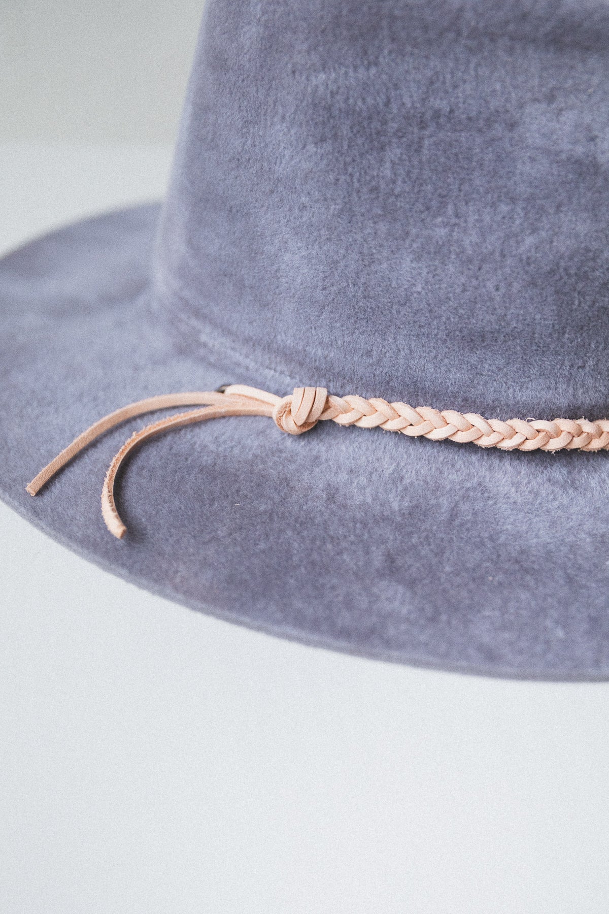 WAKEFIELD WITH LINDQUIST GEORGIE DRAWSTRING IN VELOUR FELT