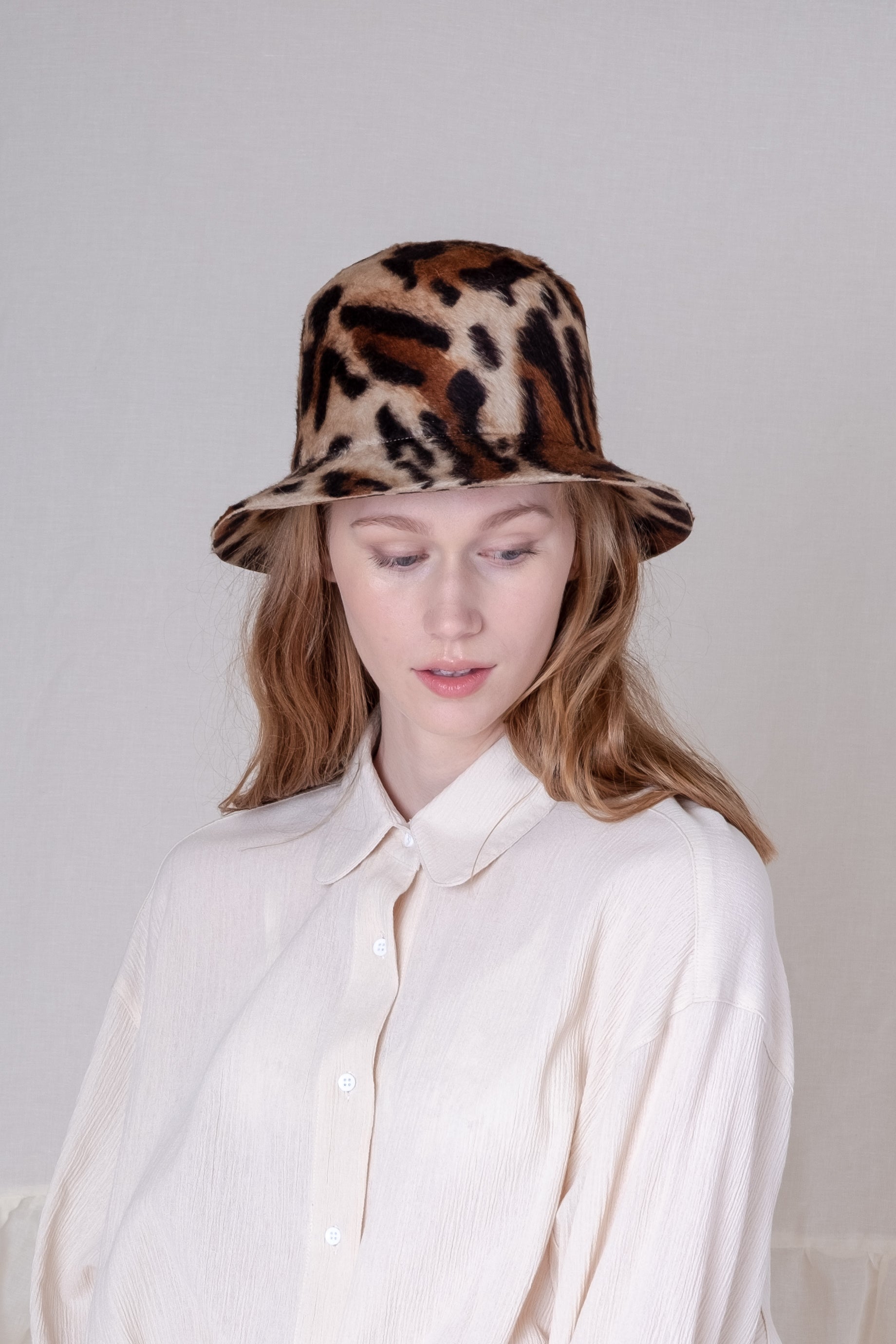 BUCKET HAT IN SHAG FELT