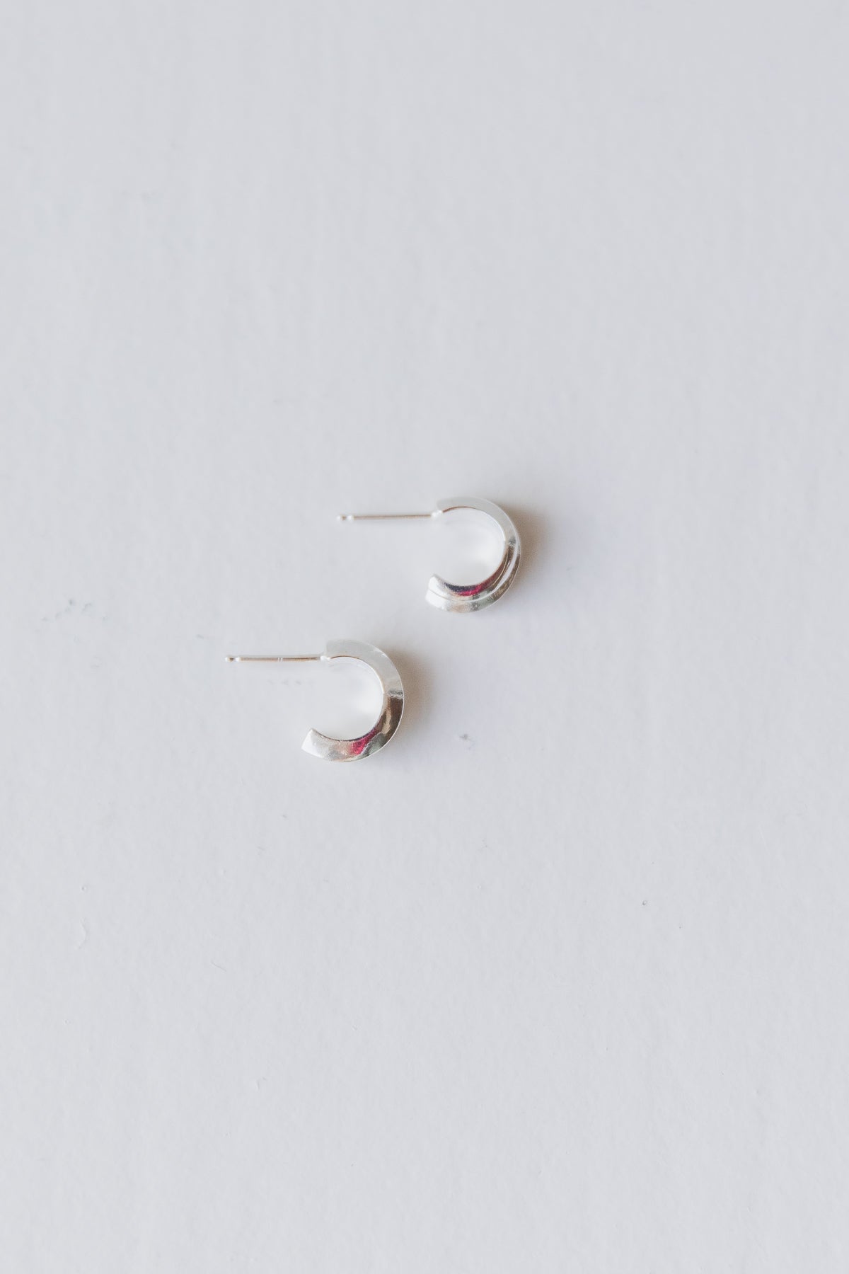 PETITE HERA HOOPS IN SILVER