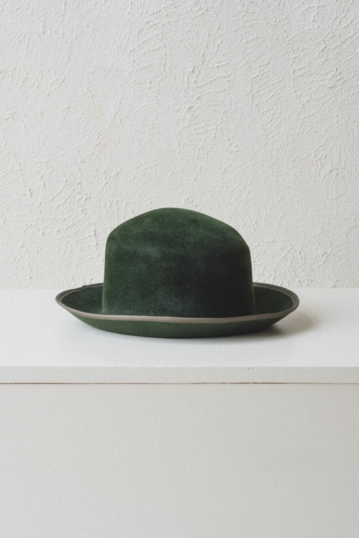 CASSIE IN VELOUR FELT