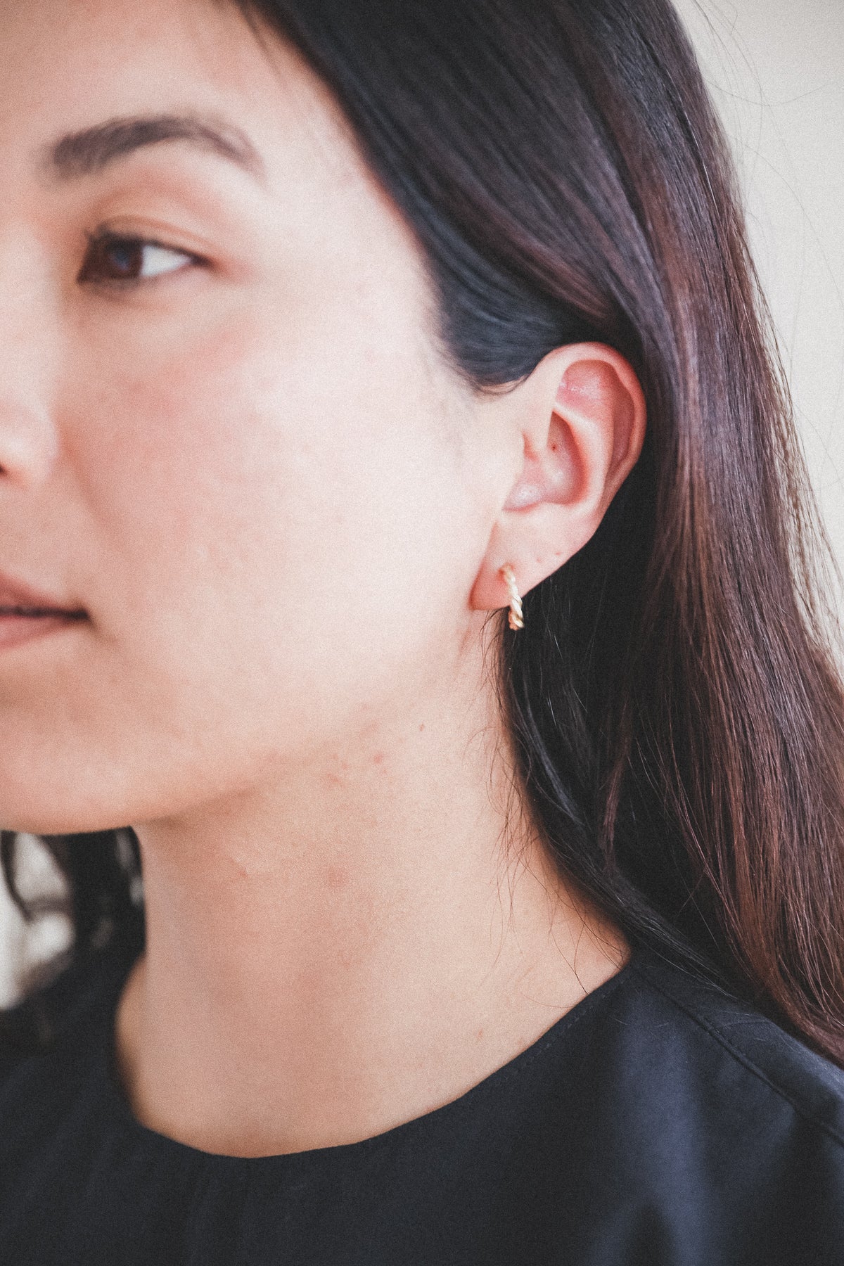 SMALL ROPE HOOPS IN 14K GOLD