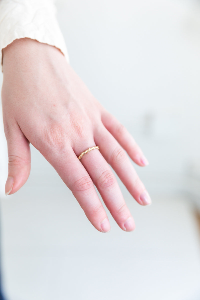 THIN ROPE RING IN 14K GOLD