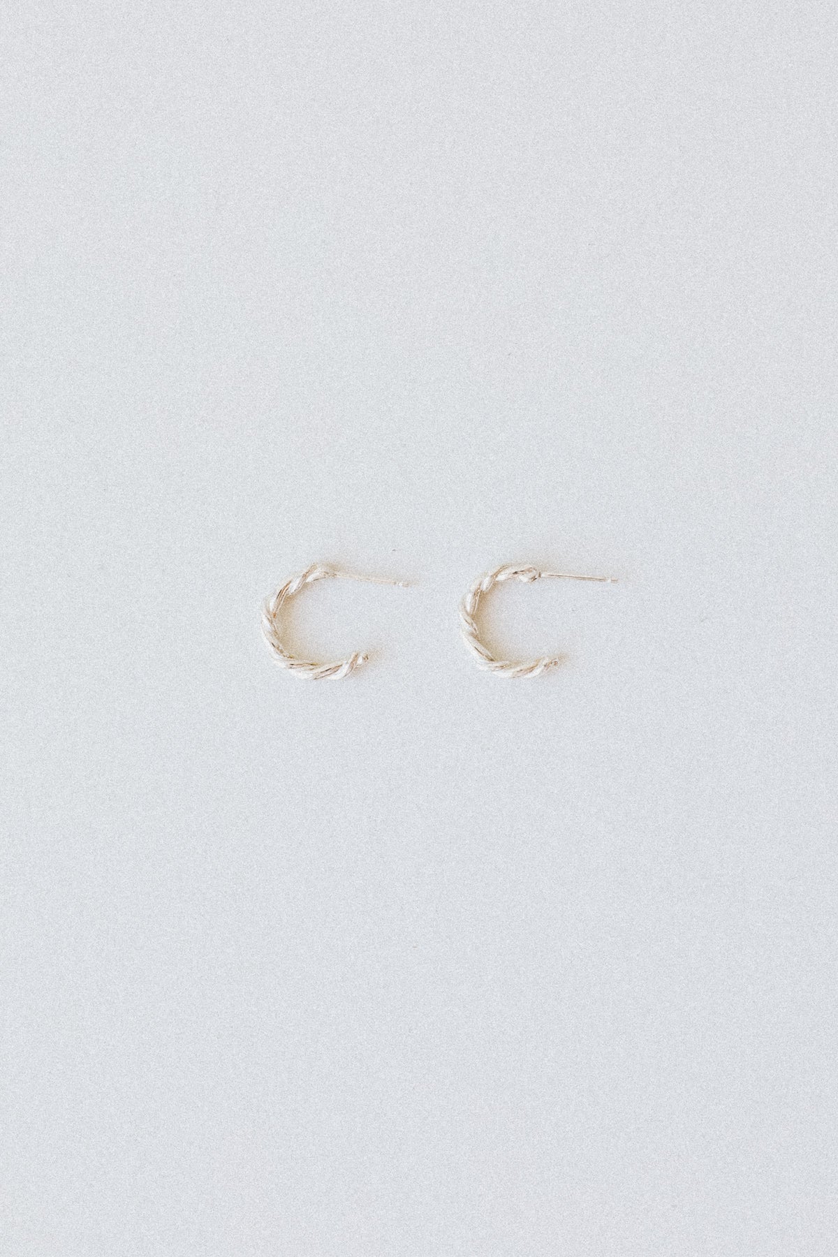 SMALL ROPE HOOPS IN SILVER