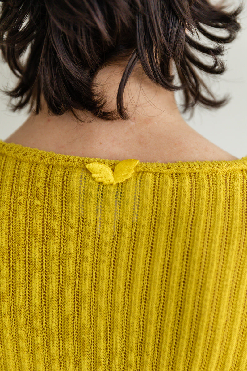 KNITTED LACE PULLOVER IN YELLOW