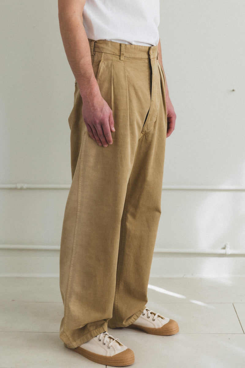 FINX NATURAL GABARDINE PRODUCT DYED PANTS IN FADE BEIGE