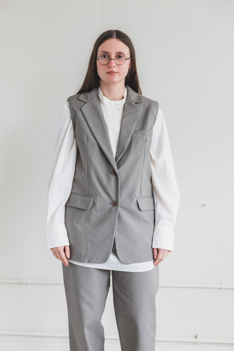 CONSTANCE VEST IN MUSHROOM TWILL