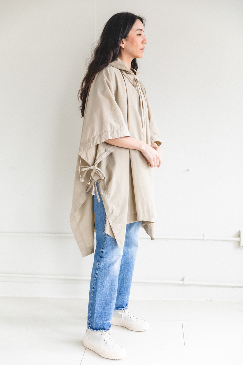 SHORT PONCHO IN BEIGE LIGHT TECH