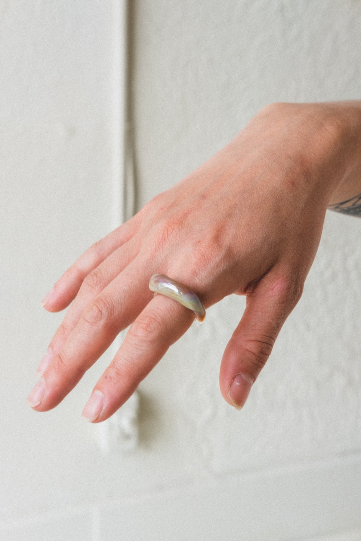 GLASS BAND RING IN CARAMEL