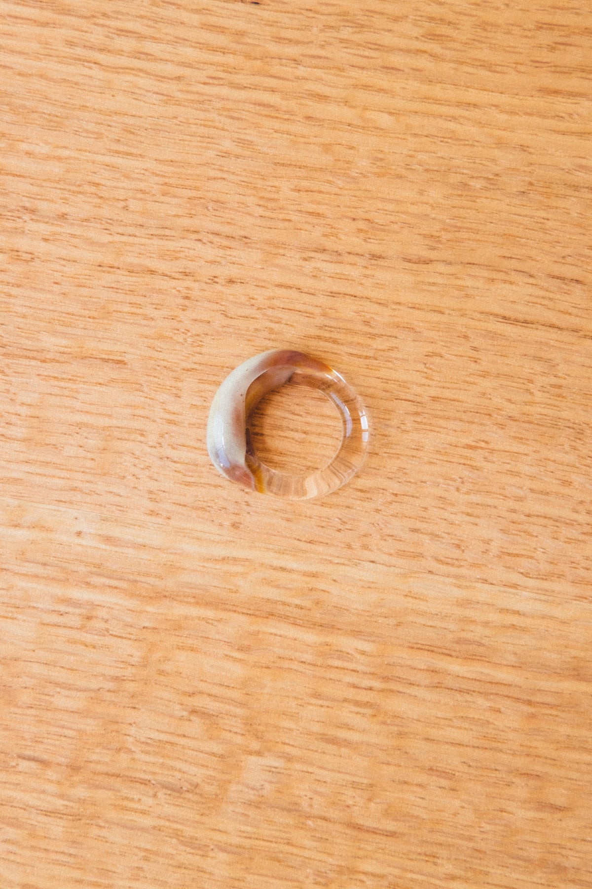 GLASS BAND RING IN CARAMEL