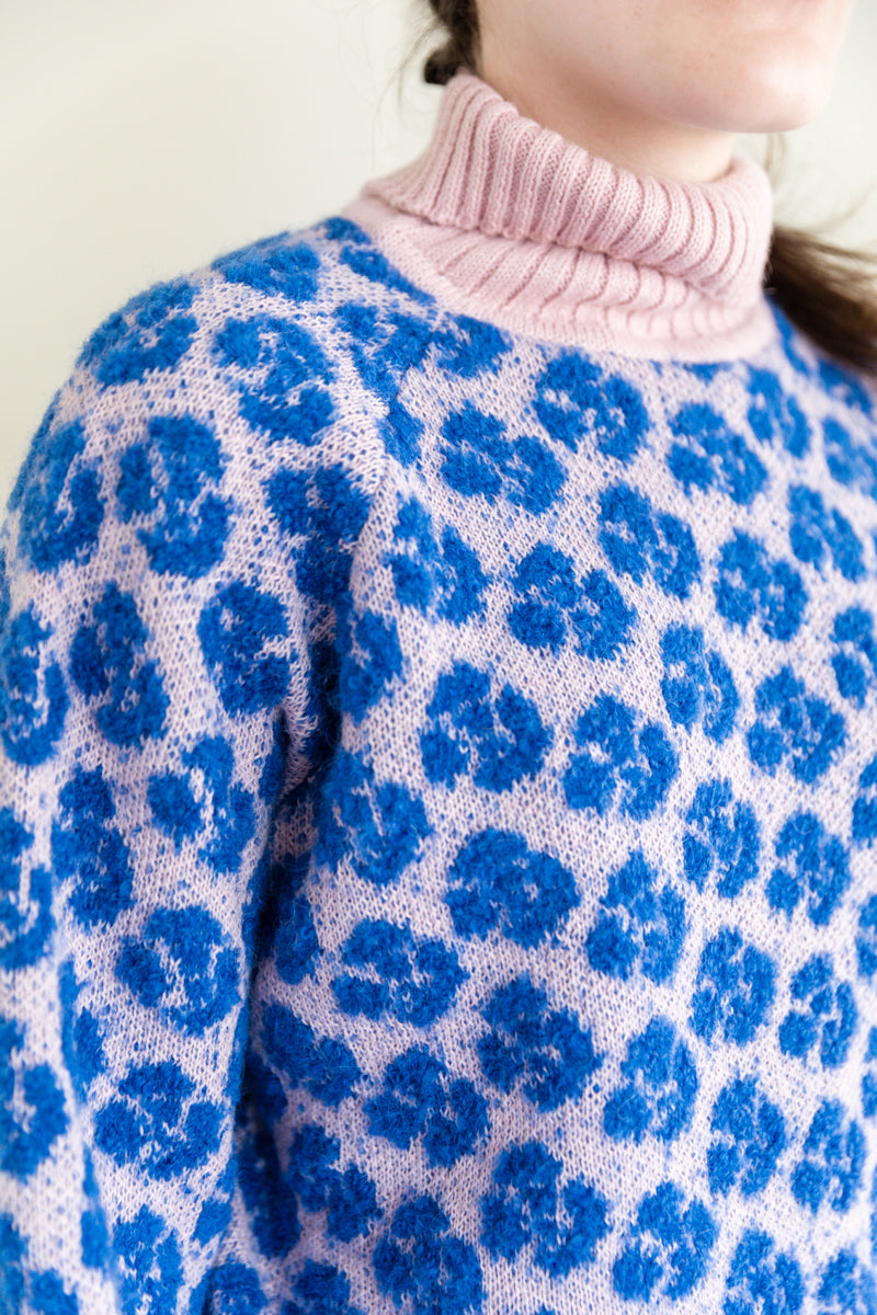 GOLGOLI TURTLENECK IN DUSTY PINK & BLUE