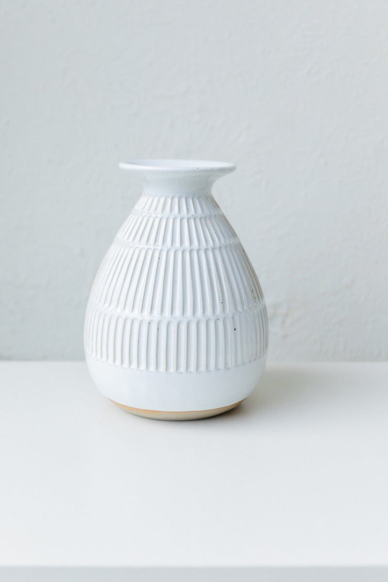 HANA VASE IN GLOSSY WHITE