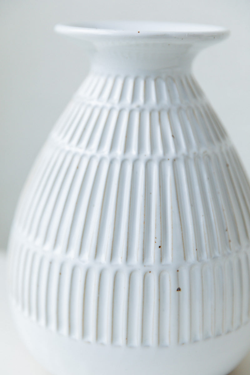 HANA VASE IN GLOSSY WHITE