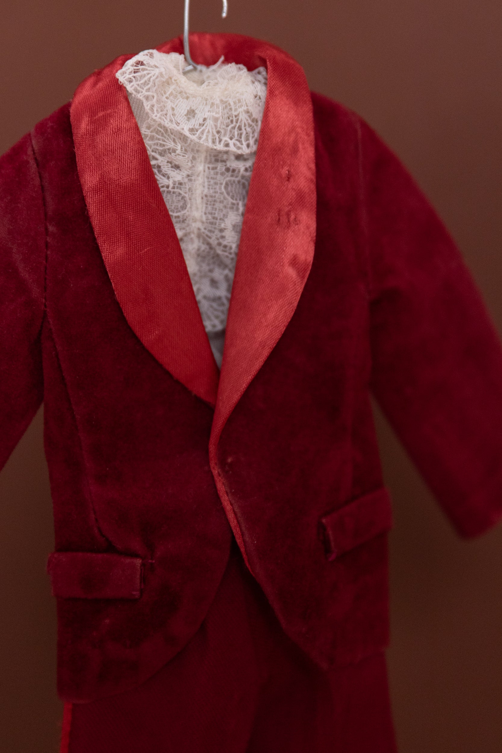 COLLECTABLE OUTFIT ORNAMENT 10