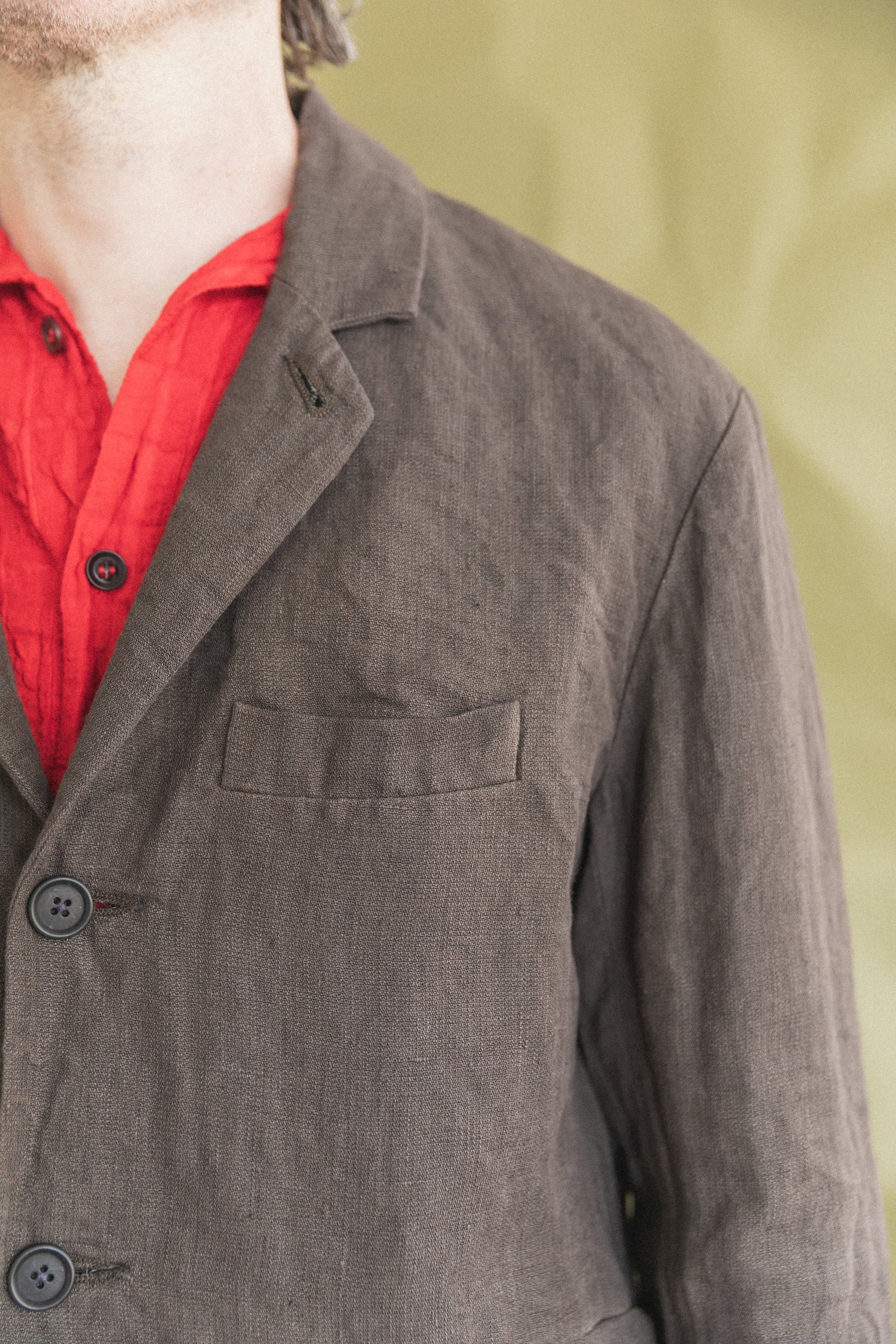 THREE BUTTON JACKET IN SHALE GREY DOBBY WEAVE HEMP