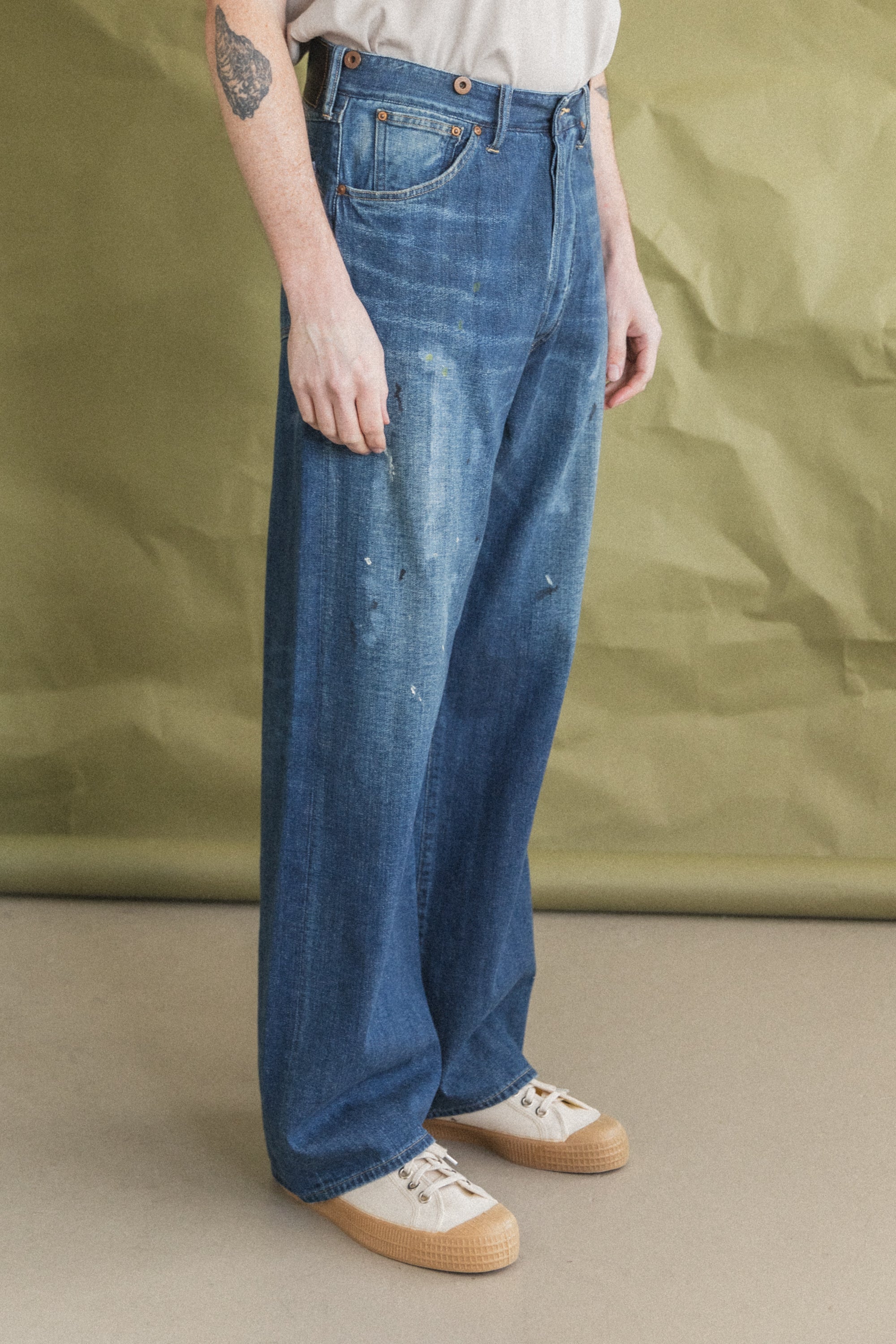 Tomページ LOT 704 DENIM TROUSERS IN DAMAGED INDIGO PAINT