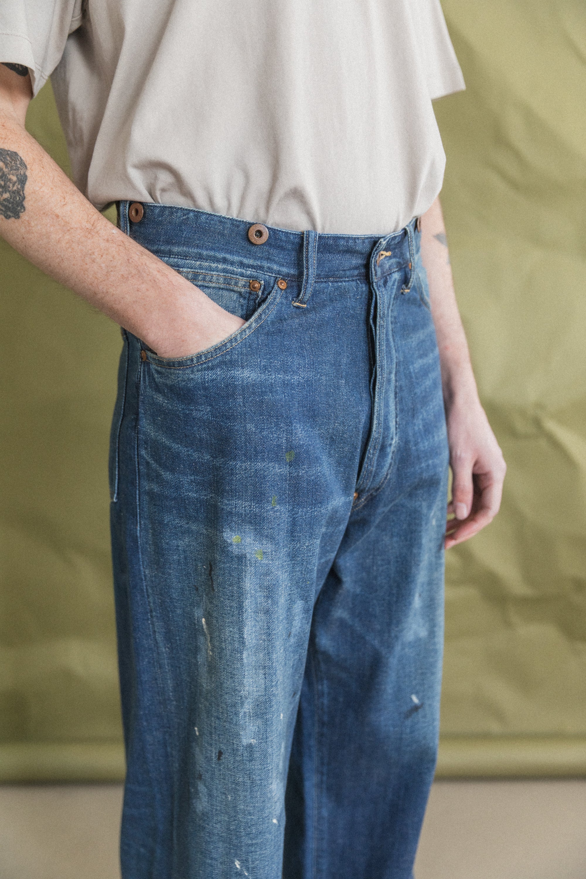 LOT 704 DENIM TROUSERS IN DAMAGED INDIGO PAINT LOT 704 DENIM TROUSERS IN DAMAGED INDIGO PAINT