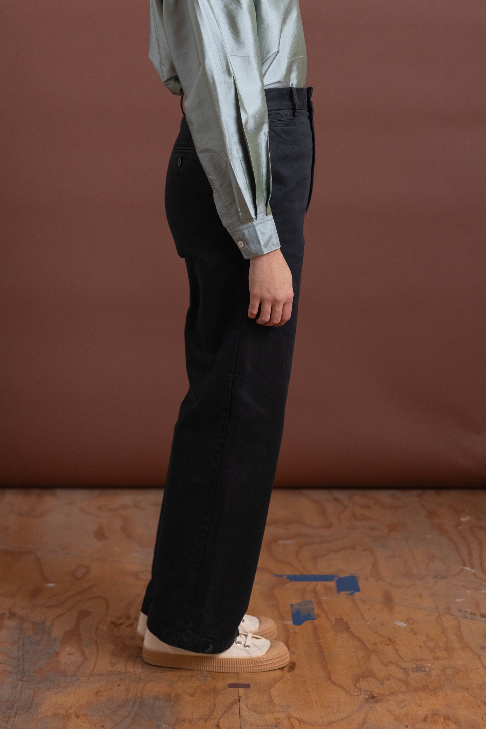 PRODUCT DYED FINX CHINO NARROW PANTS IN BLACK