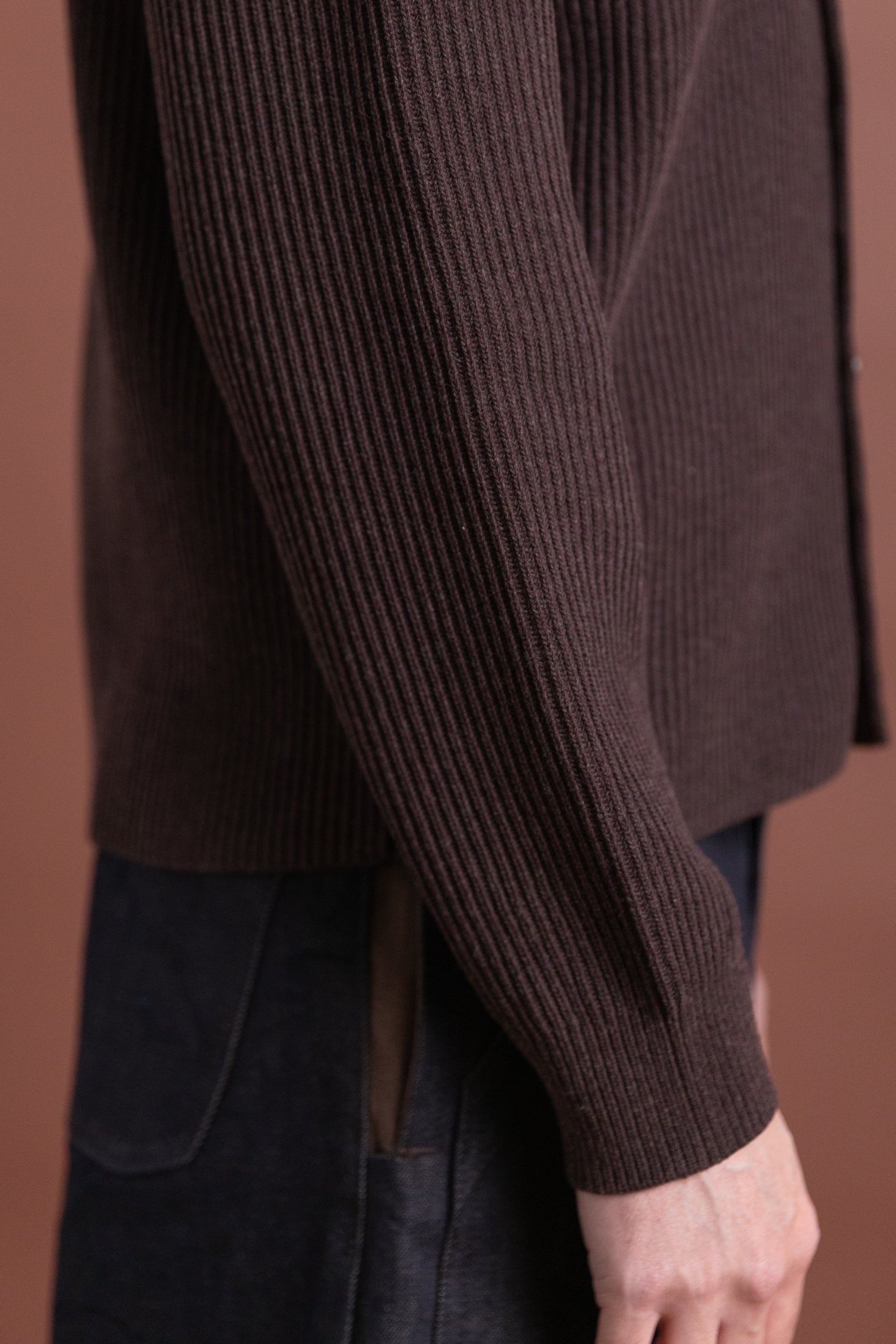 SUPER FINE WOOL RIB KNIT SHIRT CARDIGAN IN TOP BROWN