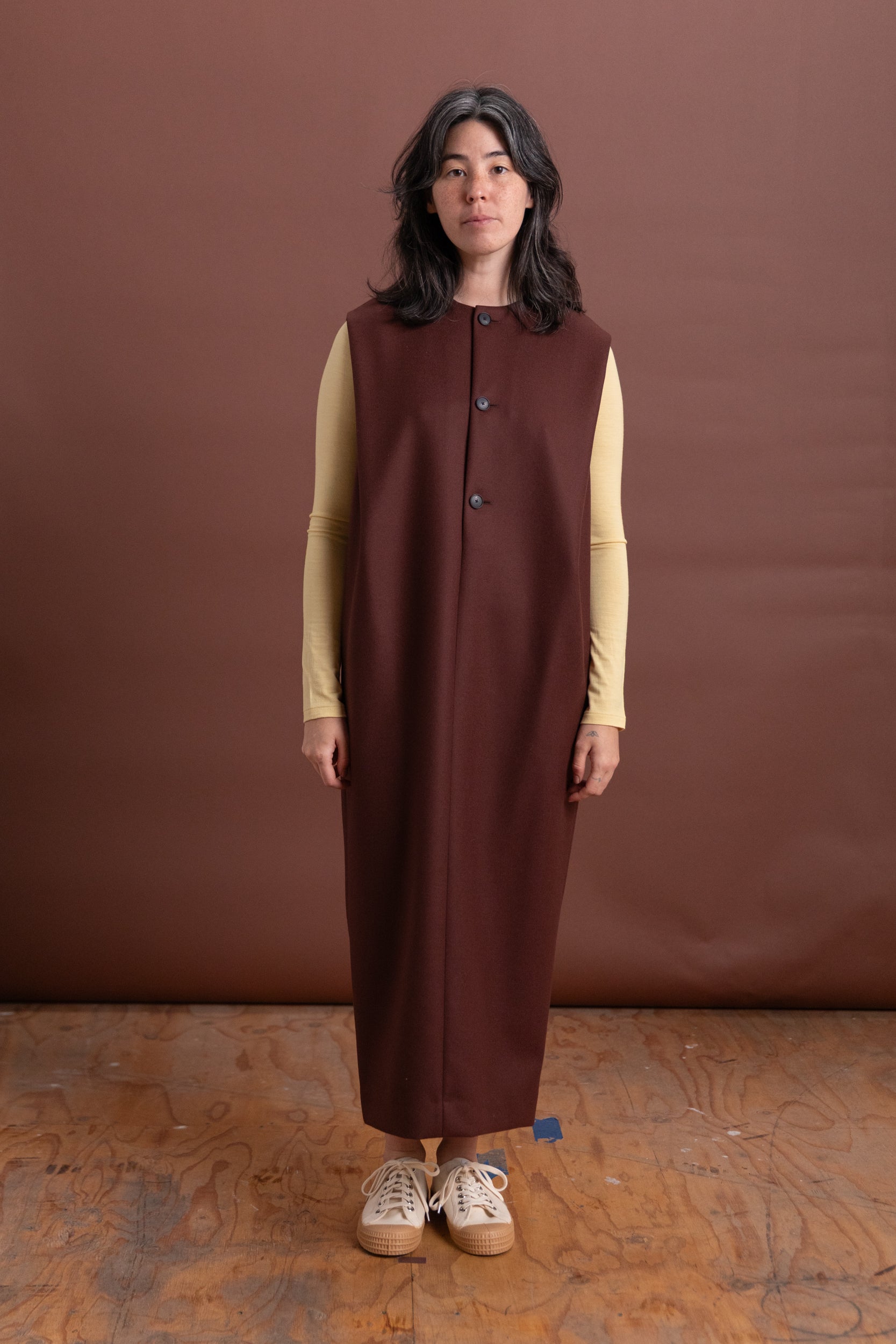 LIGHT MELTON SLEEVELESS DRESS IN BORDEAUX