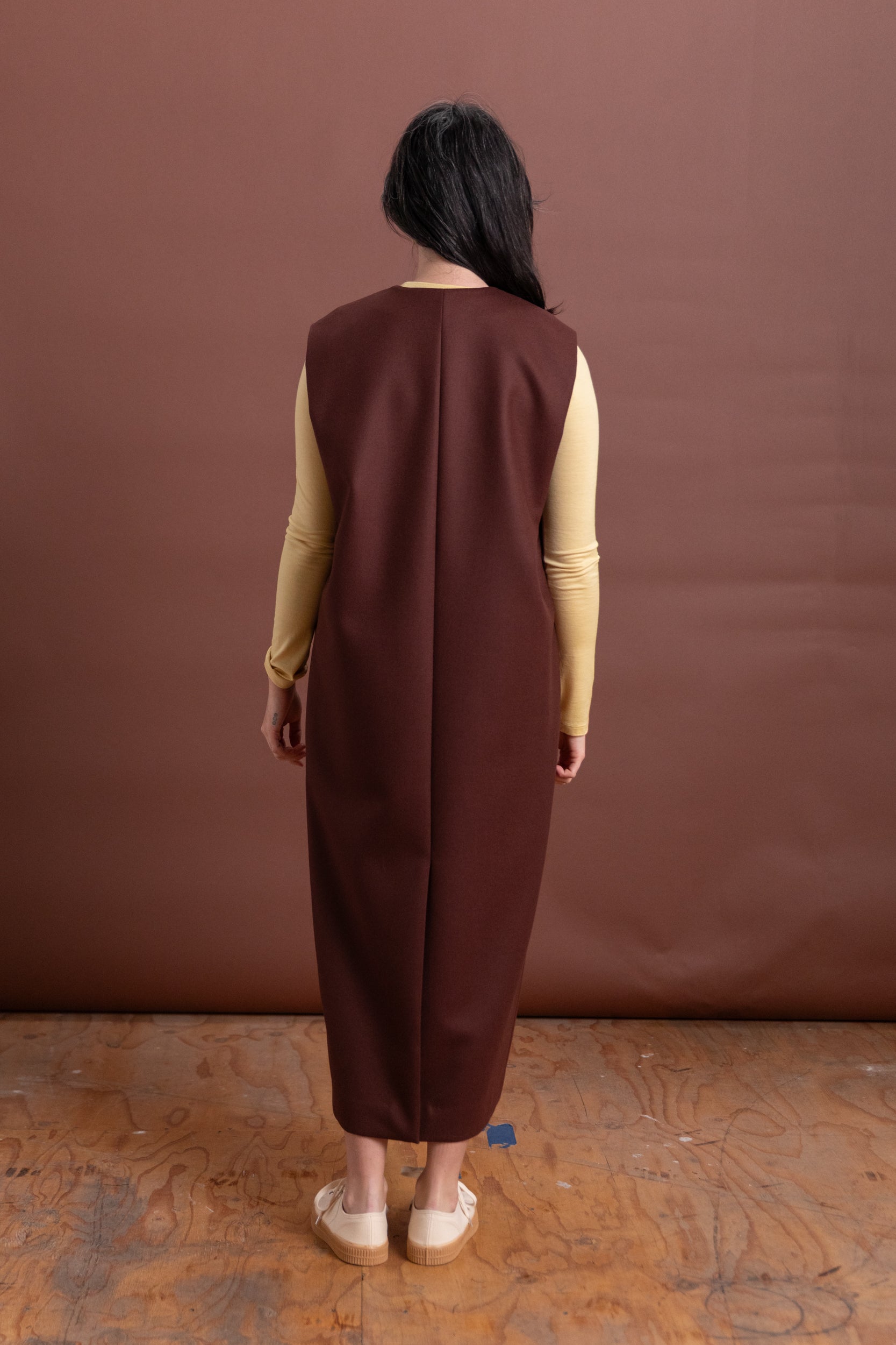 LIGHT MELTON SLEEVELESS DRESS IN BORDEAUX