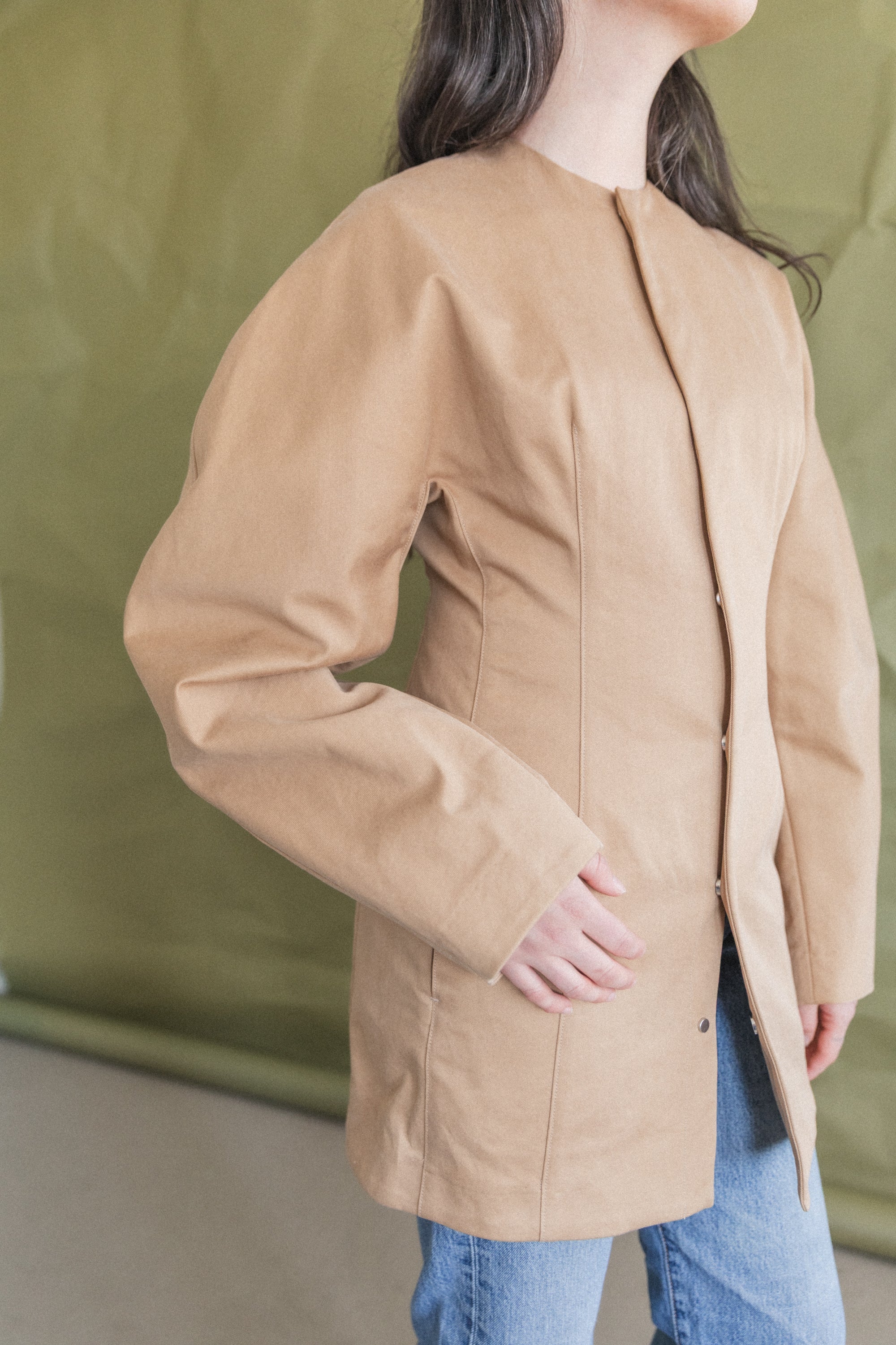 WASHED FINX CHINO HALF COAT IN CAMEL BROWN