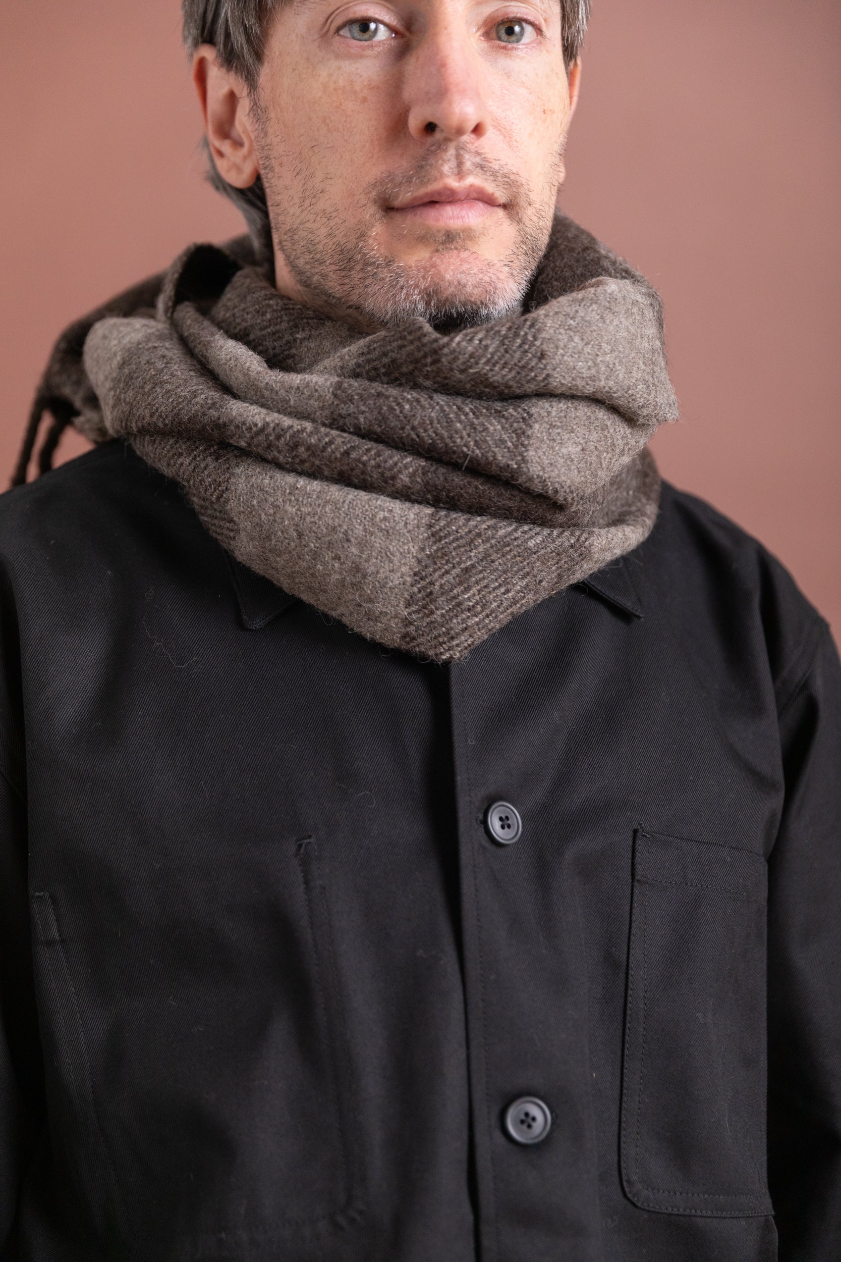 FELTED BLANKET SCARF IN SHEEP'S BLACK BROAD CHECK