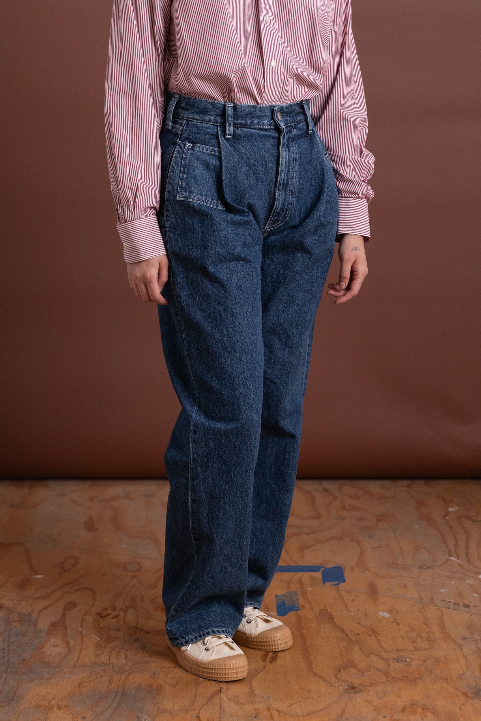 PLEATED JEANS WITH PATCH COIN POCKET