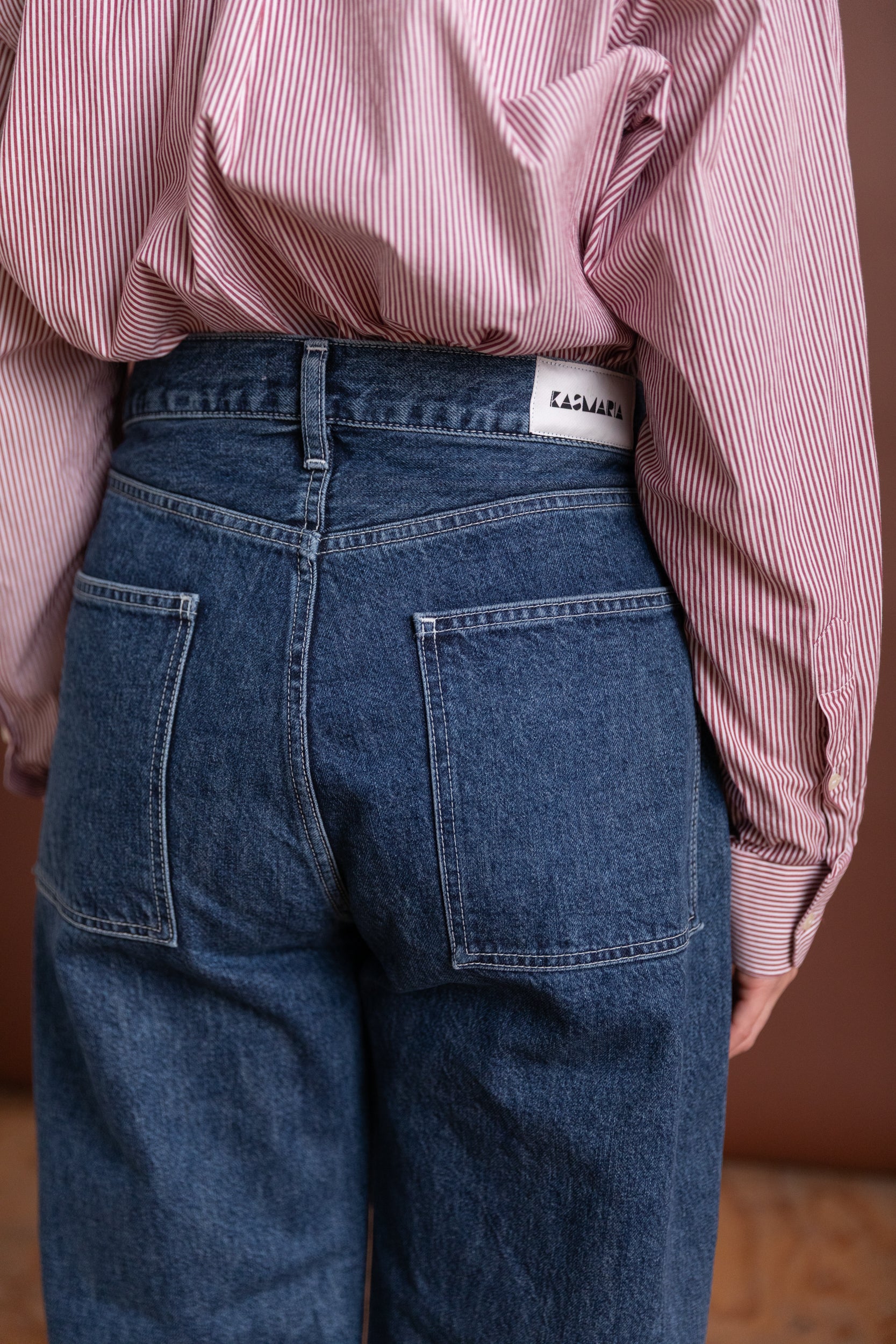PLEATED JEANS WITH PATCH COIN POCKET