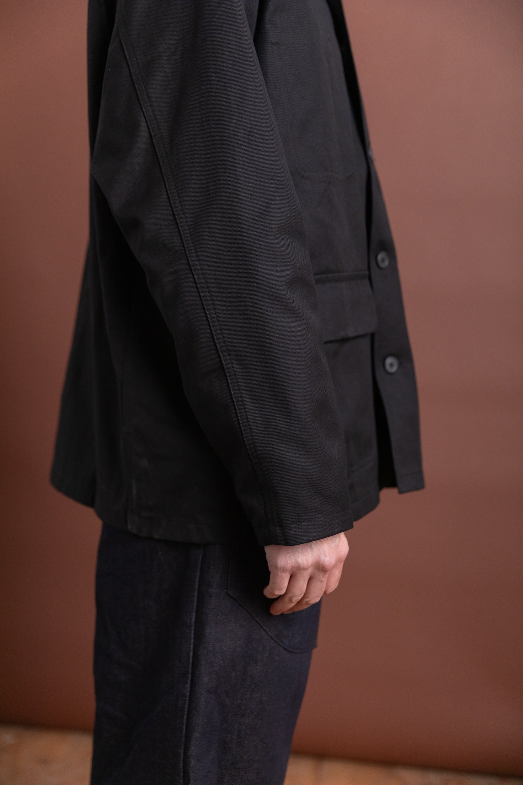 R0J2 JEBOK WORK JACKET IN BLACK COTTON TWILL