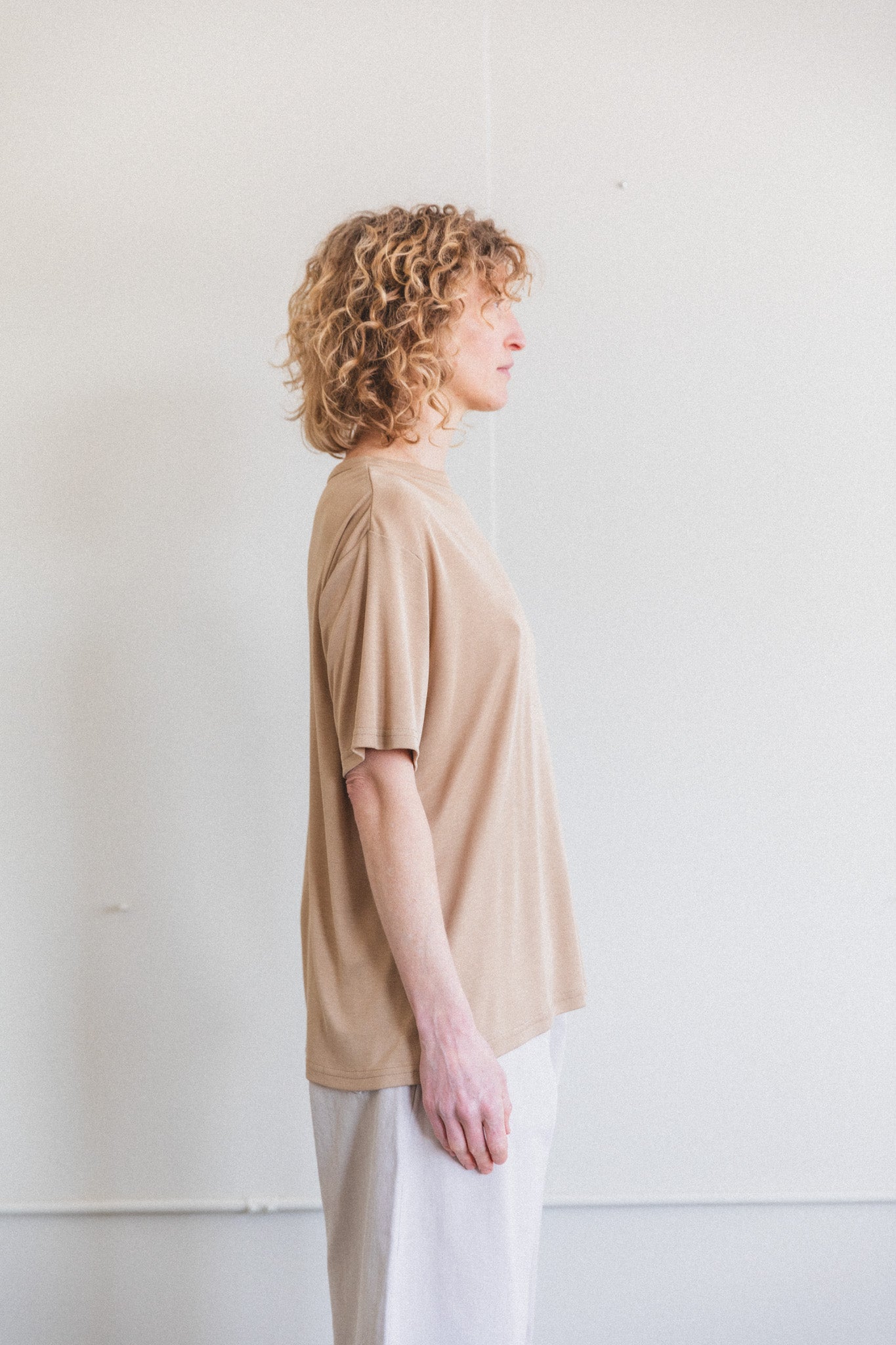 ROND JERSEY KNIT TEE IN SAND LYOCELL