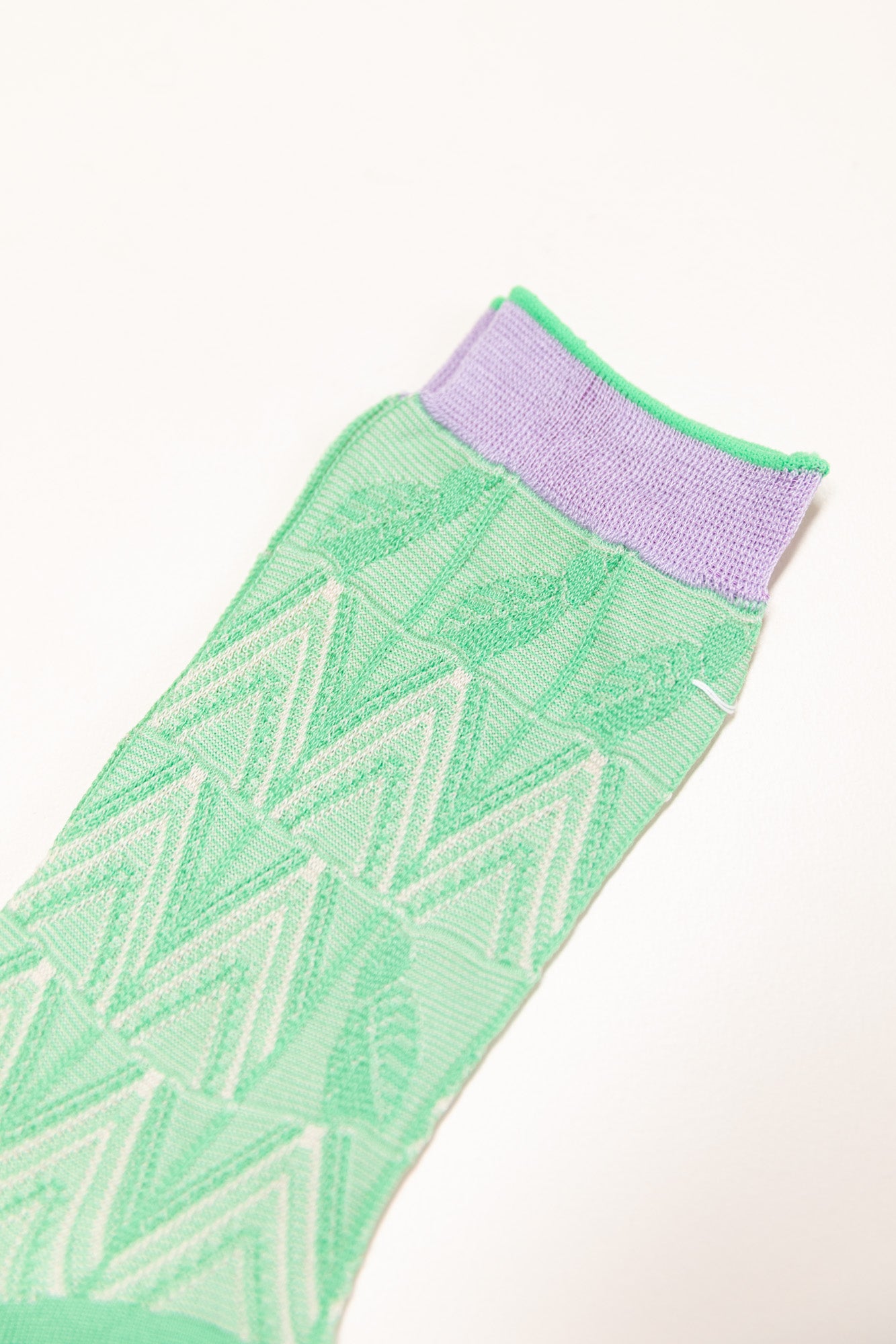 LEAF BIRD SOCKS IN GREEN