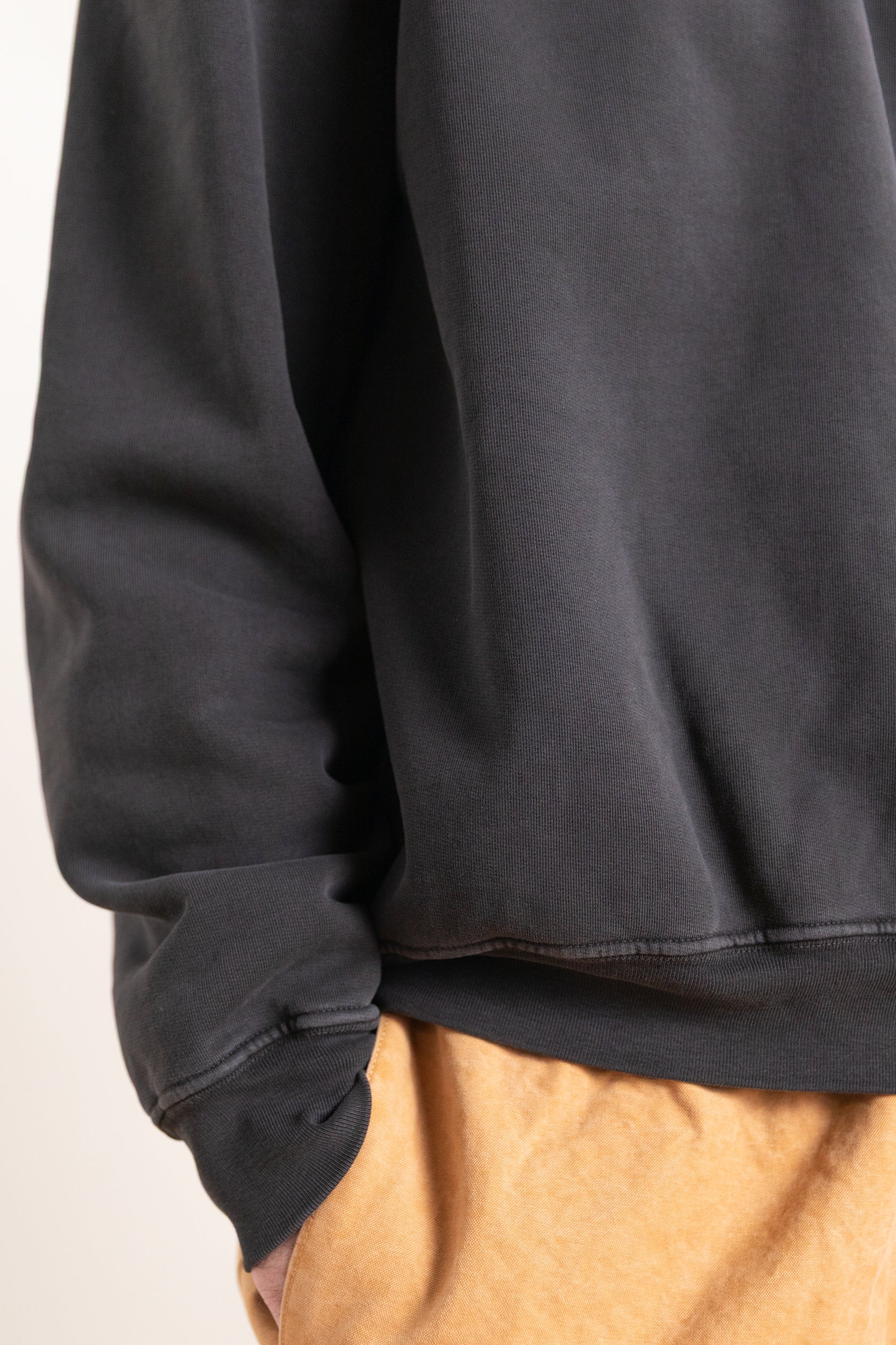 MINI CREWNECK IN PIGMENT CHARCOAL