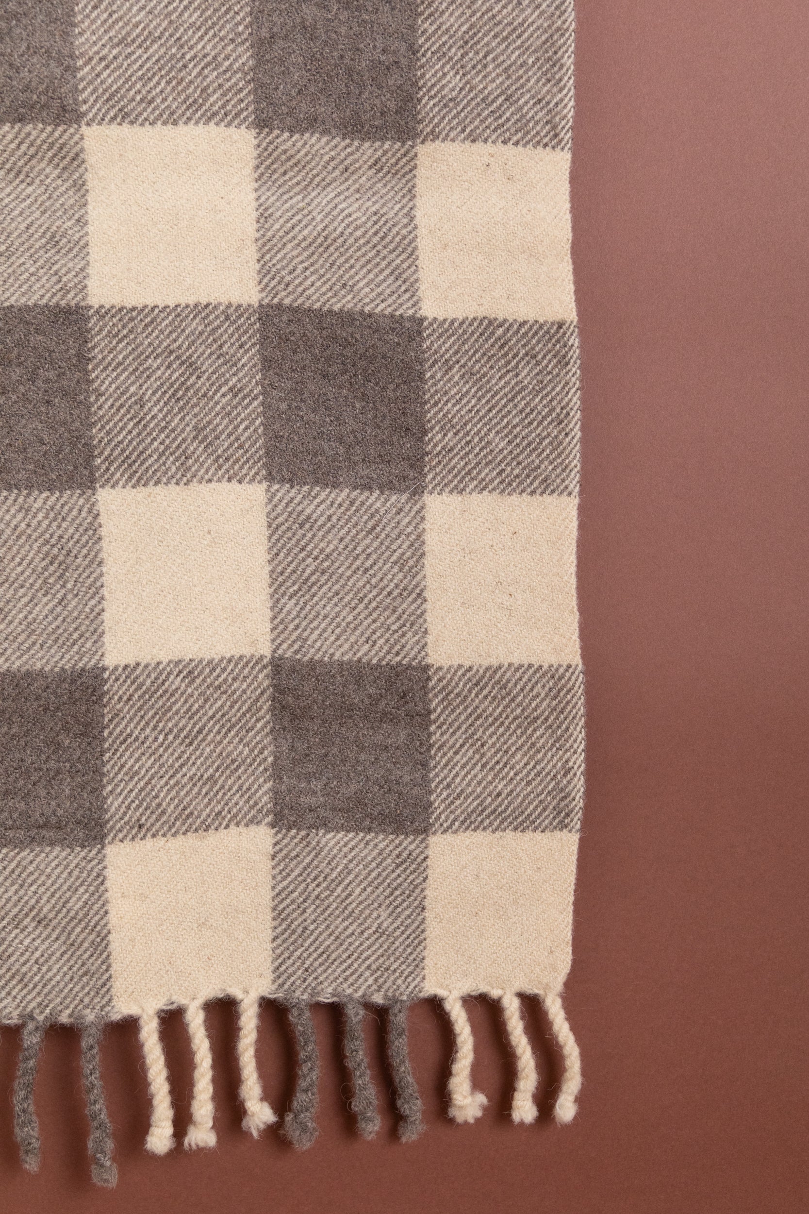 FELTED BLANKET SCARF IN SHEEP'S GREY BROAD CHECK