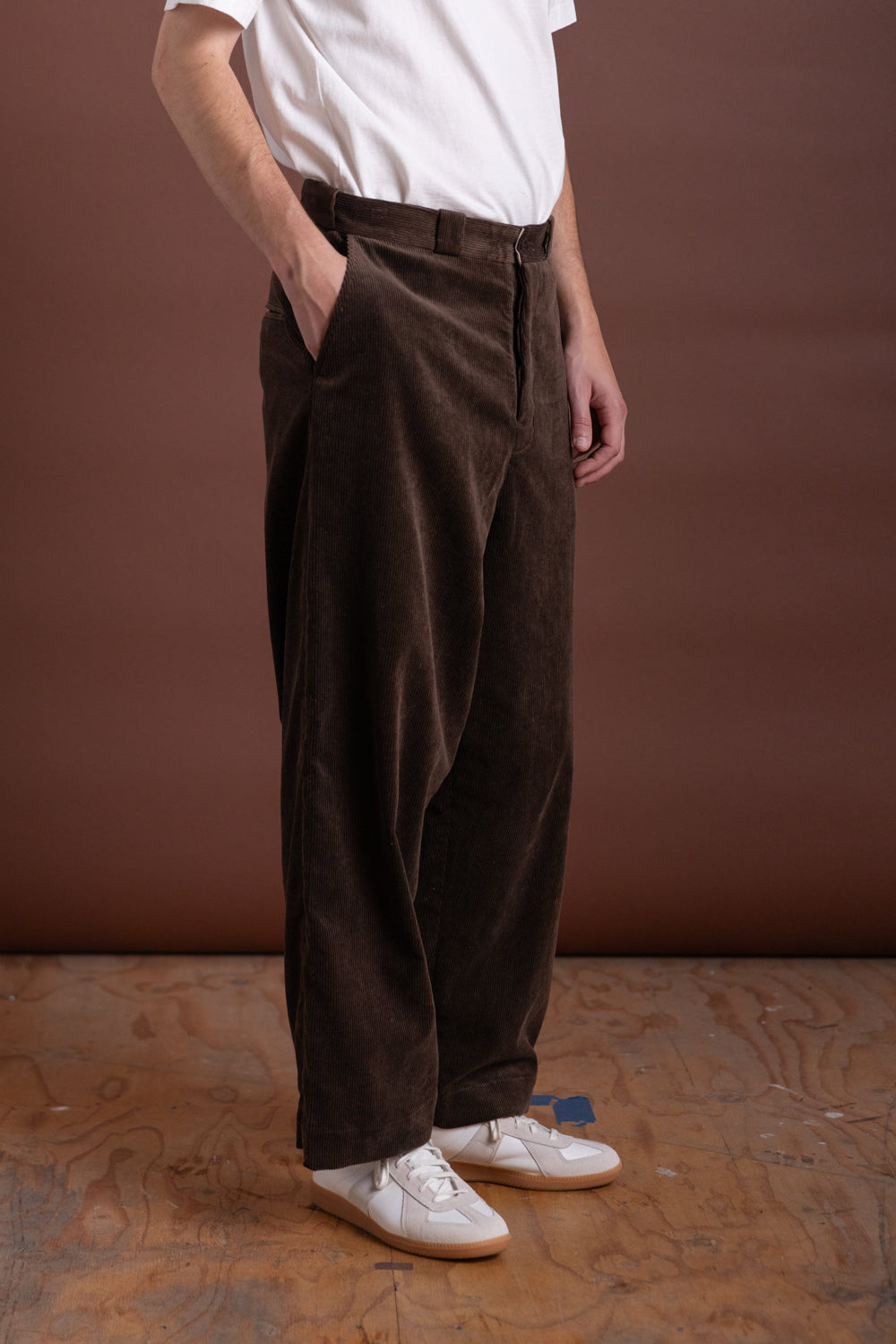 FLAT FRONT PANTS IN BROWN SUMI INK CORDUROY