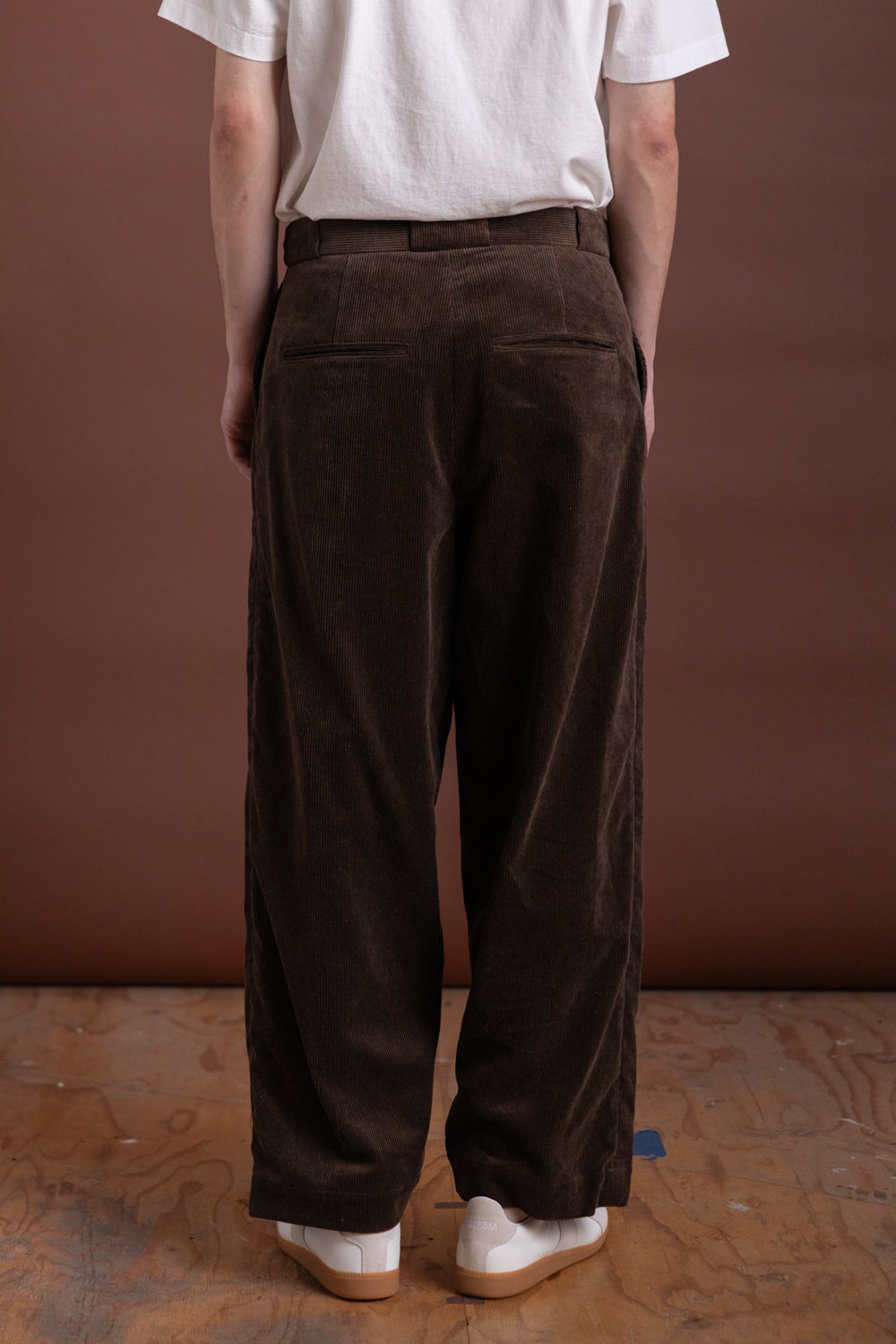 FLAT FRONT PANTS IN BROWN SUMI INK CORDUROY