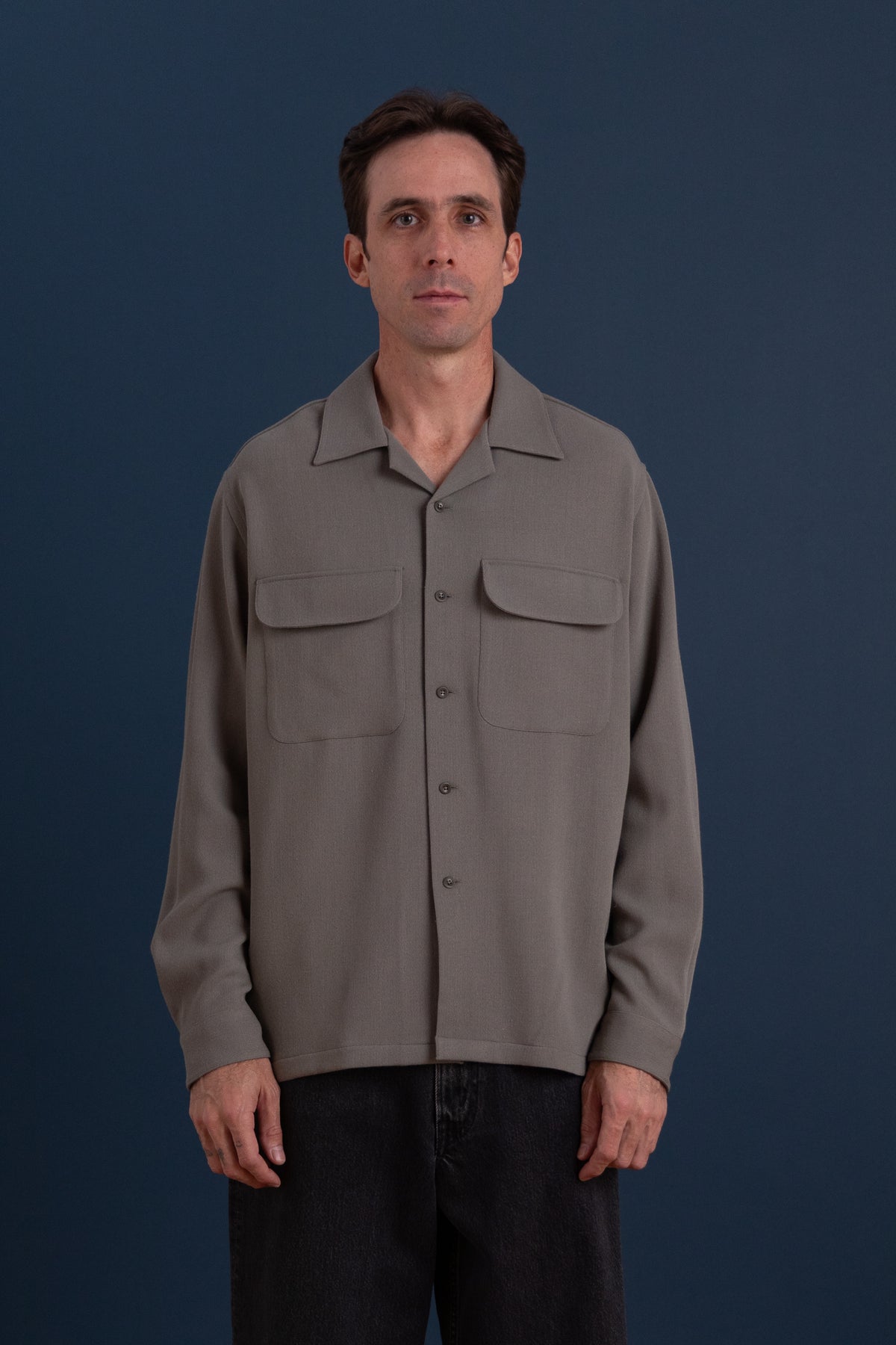 OPEN COLLAR SHIRT IN OLIVE GREY WOOL