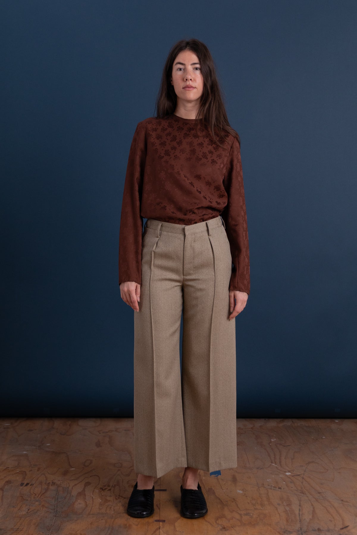 ONE-TUCK BAGGY TROUSERS IN BEIGE WOOL MOHAIR