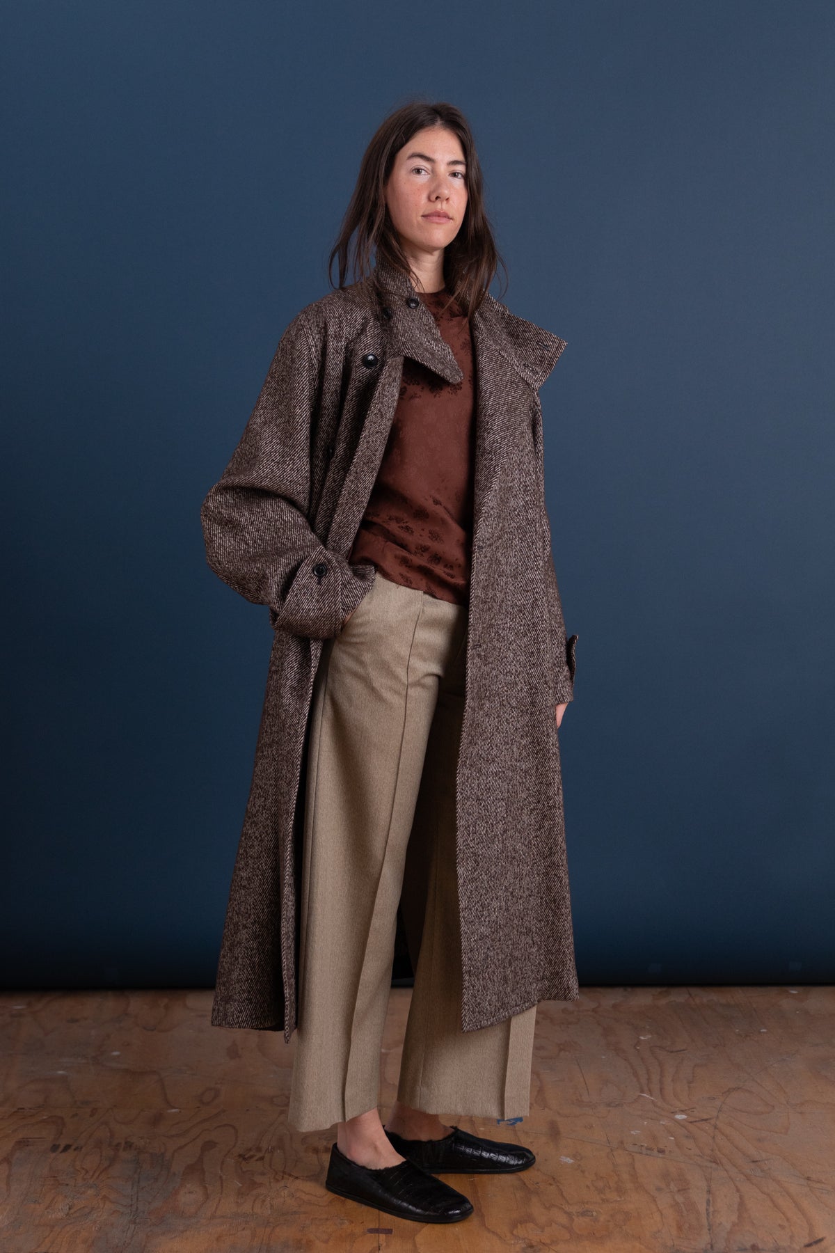 STAND COLLAR COAT IN BROWN WOOL