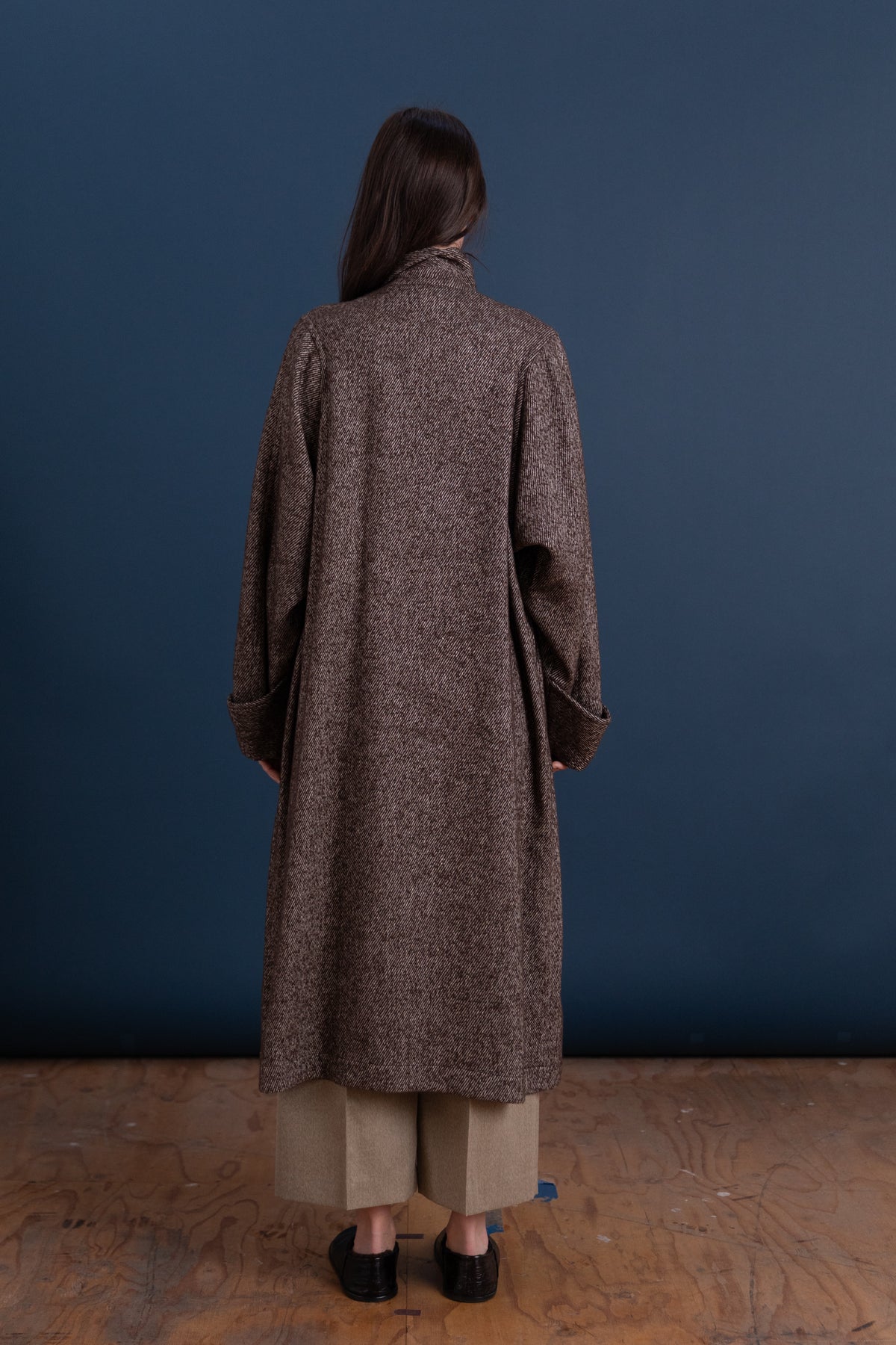 STAND COLLAR COAT IN BROWN WOOL