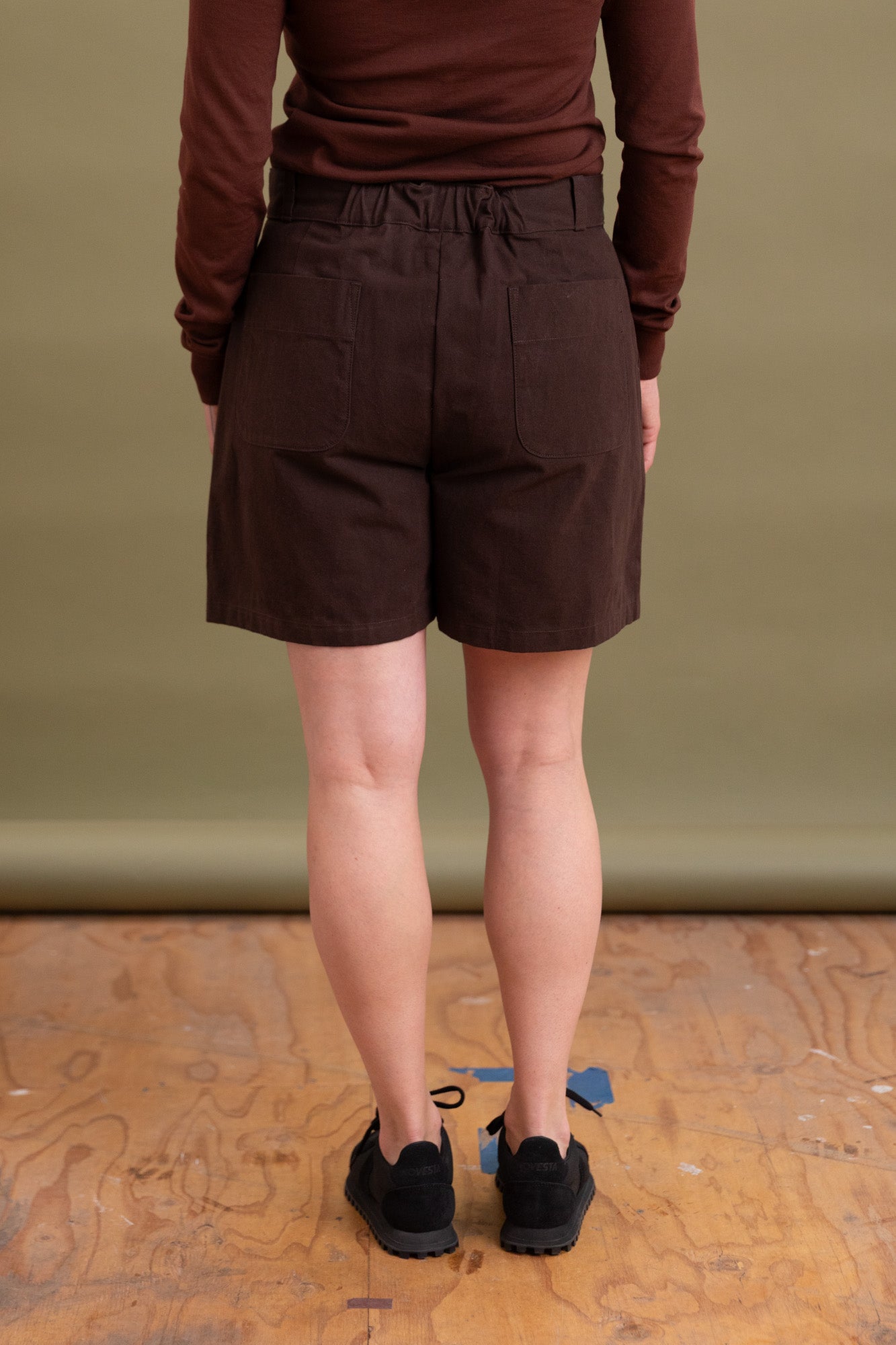 R18 P5 HIGH WIDE SHORT IN BROWN LOAM WAX